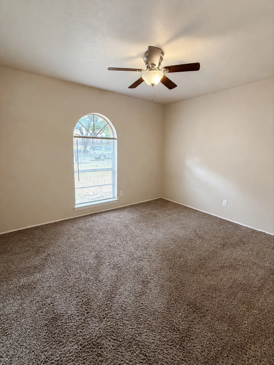 Single Family Residence For Rent in Dallas County , 2937 Emberwood Drive, Garland, Texas 75043, 3 Bedroom, 2 Bathroom, 2 Garage spaces, 1,695 Sqft, built in 1975, mls#21364840, Real Estate Agent in Garland, Homes For Rent in Dallas county, Homes For Rent in Garland, Realtor in Garland Texas, Real Estate Brokerage Independent Realty Texas, Luminita Cordes Realtor