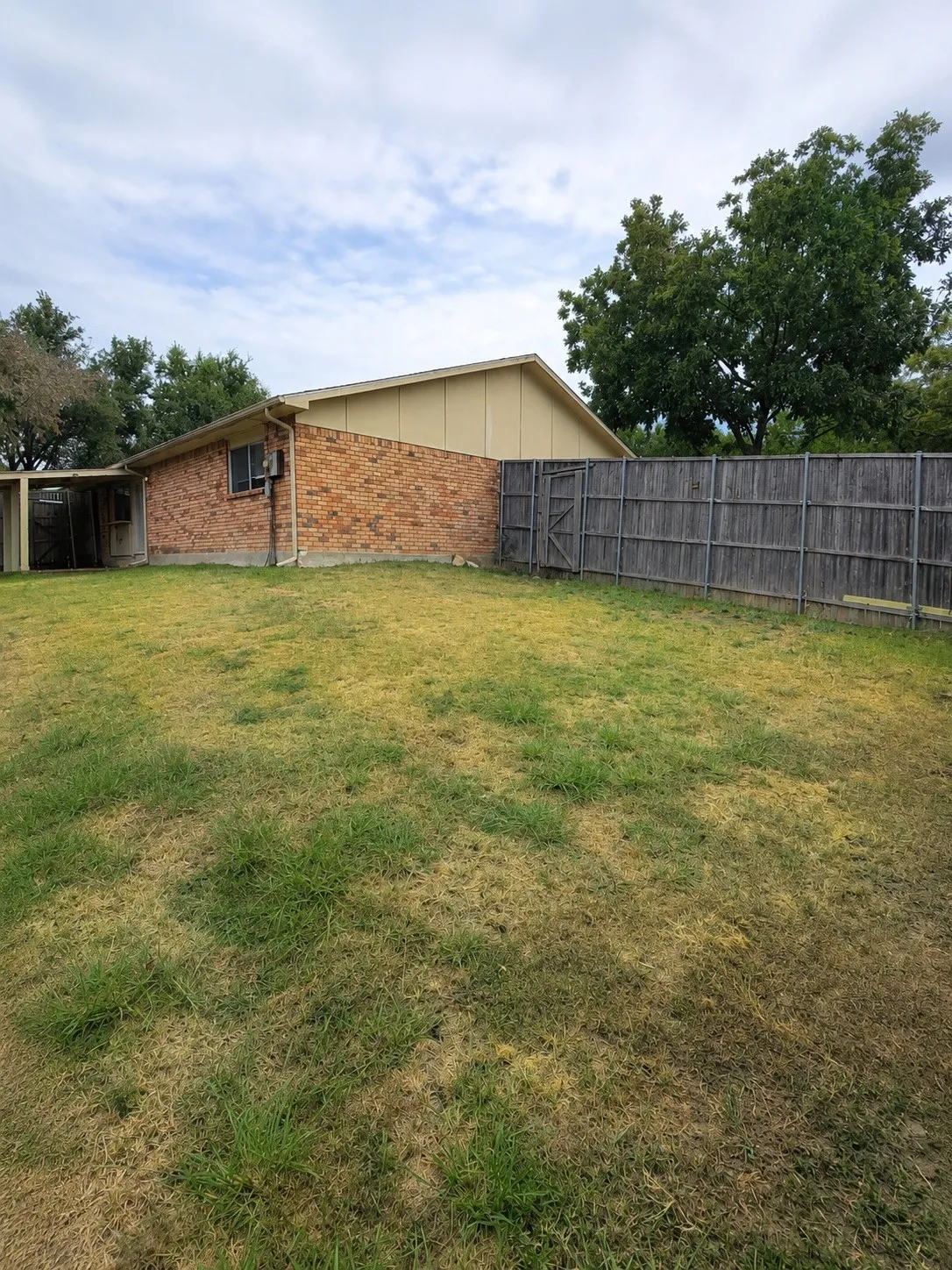 Single Family Residence For Rent in Dallas County , 2937 Emberwood Drive, Garland, Texas 75043, 3 Bedroom, 2 Bathroom, 2 Garage spaces, 1,695 Sqft, built in 1975, mls#21364840, Real Estate Agent in Garland, Homes For Rent in Dallas county, Homes For Rent in Garland, Realtor in Garland Texas, Real Estate Brokerage Independent Realty Texas, Luminita Cordes Realtor