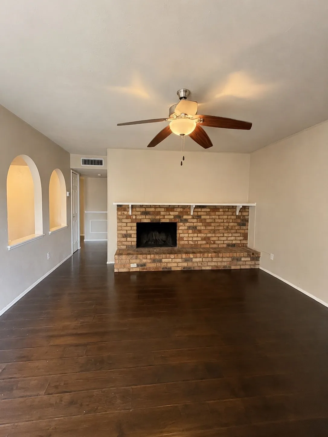 Single Family Residence For Rent in Dallas County , 2937 Emberwood Drive, Garland, Texas 75043, 3 Bedroom, 2 Bathroom, 2 Garage spaces, 1,695 Sqft, built in 1975, mls#21364840, Real Estate Agent in Garland, Homes For Rent in Dallas county, Homes For Rent in Garland, Realtor in Garland Texas, Real Estate Brokerage Independent Realty Texas, Luminita Cordes Realtor