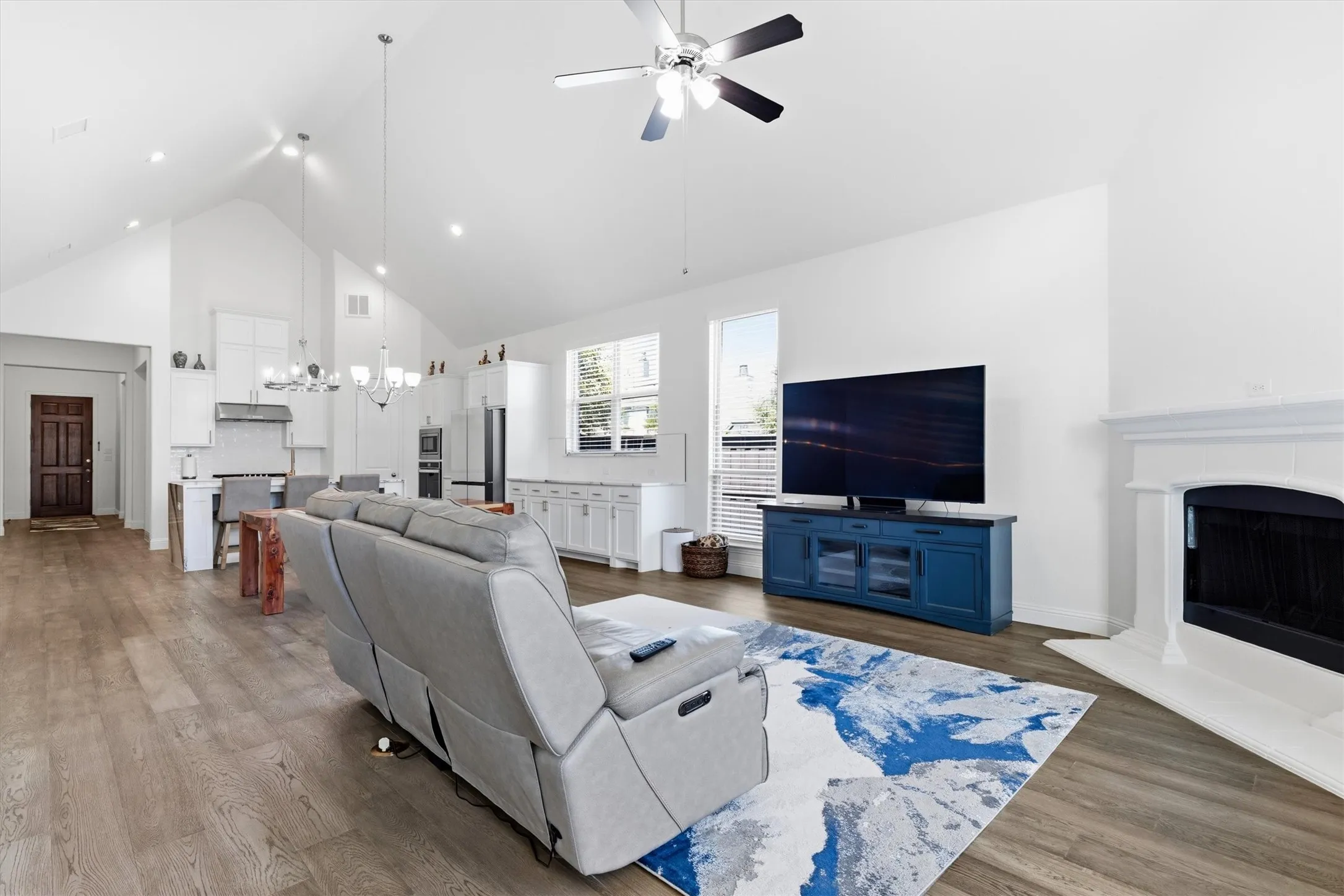 Single Family Residence For Sale in Denton County , 2901 Stonefield, The Colony, Texas 75056, 3 Bedroom, 4 Bathroom, 2 Garage spaces, 2,512 Sqft, built in 2019, mls#21362925, Real Estate Agent in The Colony, Homes For Sale in Denton county, Homes For Sale in The Colony, Realtor in The Colony Texas, Real Estate Brokerage Independent Realty Texas, Luminita Cordes Realtor