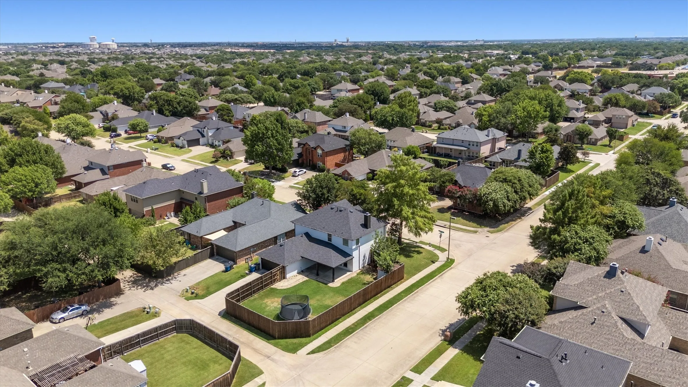 Single Family Residence For Sale in Denton County , 2901 Stonefield, The Colony, Texas 75056, 3 Bedroom, 4 Bathroom, 2 Garage spaces, 2,512 Sqft, built in 2019, mls#21362925, Real Estate Agent in The Colony, Homes For Sale in Denton county, Homes For Sale in The Colony, Realtor in The Colony Texas, Real Estate Brokerage Independent Realty Texas, Luminita Cordes Realtor