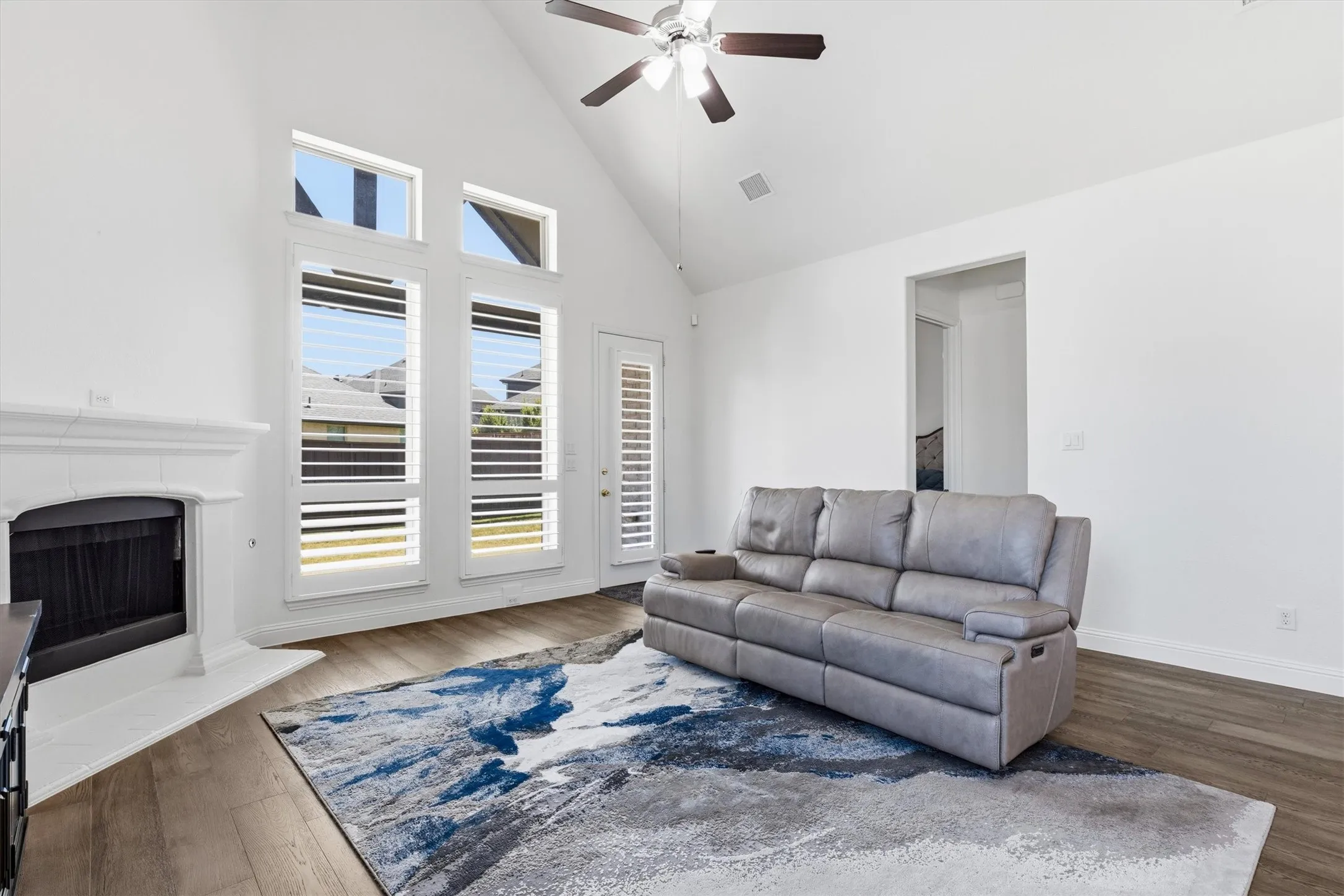 Single Family Residence For Sale in Denton County , 2901 Stonefield, The Colony, Texas 75056, 3 Bedroom, 4 Bathroom, 2 Garage spaces, 2,512 Sqft, built in 2019, mls#21362925, Real Estate Agent in The Colony, Homes For Sale in Denton county, Homes For Sale in The Colony, Realtor in The Colony Texas, Real Estate Brokerage Independent Realty Texas, Luminita Cordes Realtor