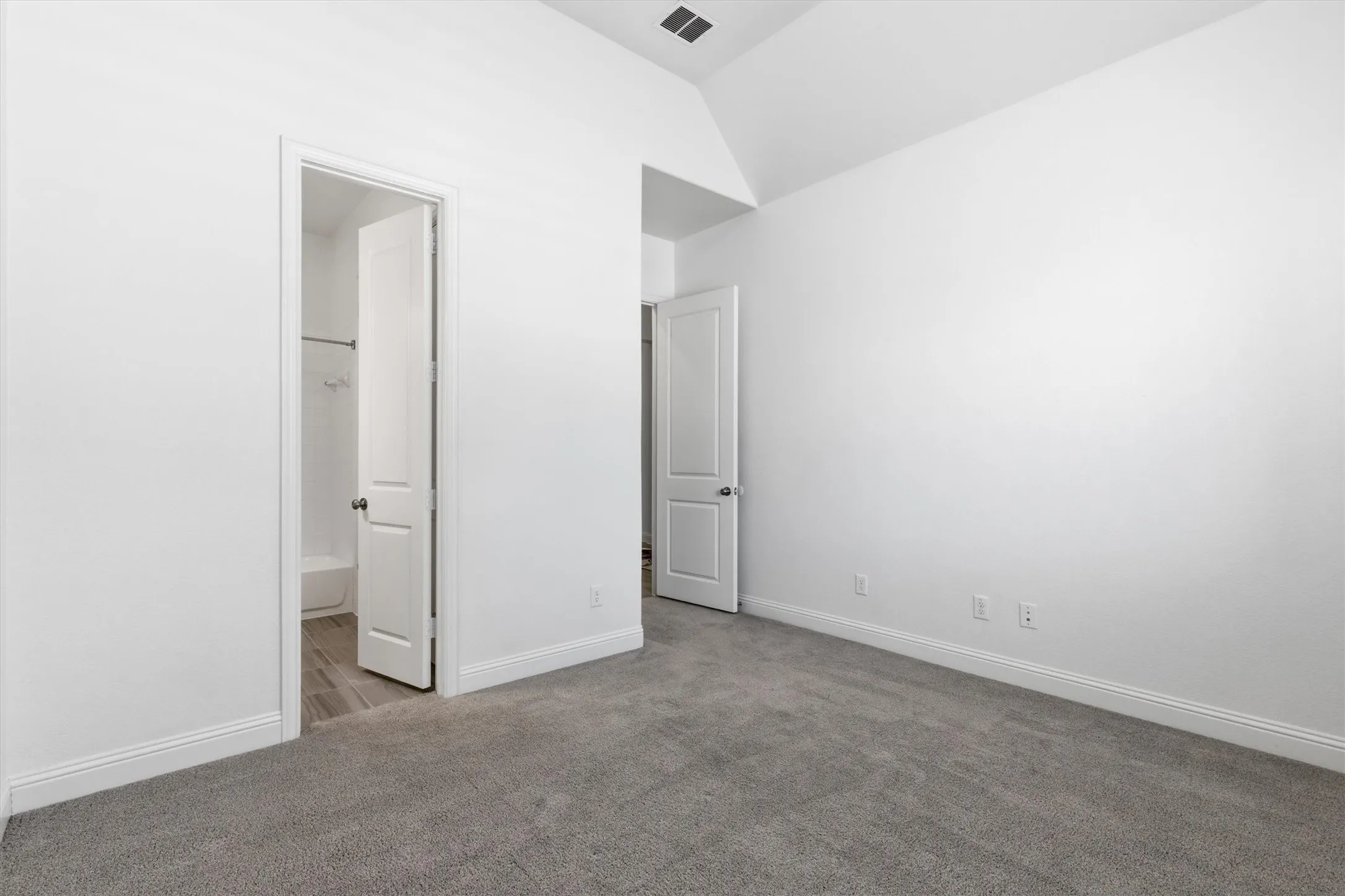 Single Family Residence For Sale in Denton County , 2901 Stonefield, The Colony, Texas 75056, 3 Bedroom, 4 Bathroom, 2 Garage spaces, 2,512 Sqft, built in 2019, mls#21362925, Real Estate Agent in The Colony, Homes For Sale in Denton county, Homes For Sale in The Colony, Realtor in The Colony Texas, Real Estate Brokerage Independent Realty Texas, Luminita Cordes Realtor