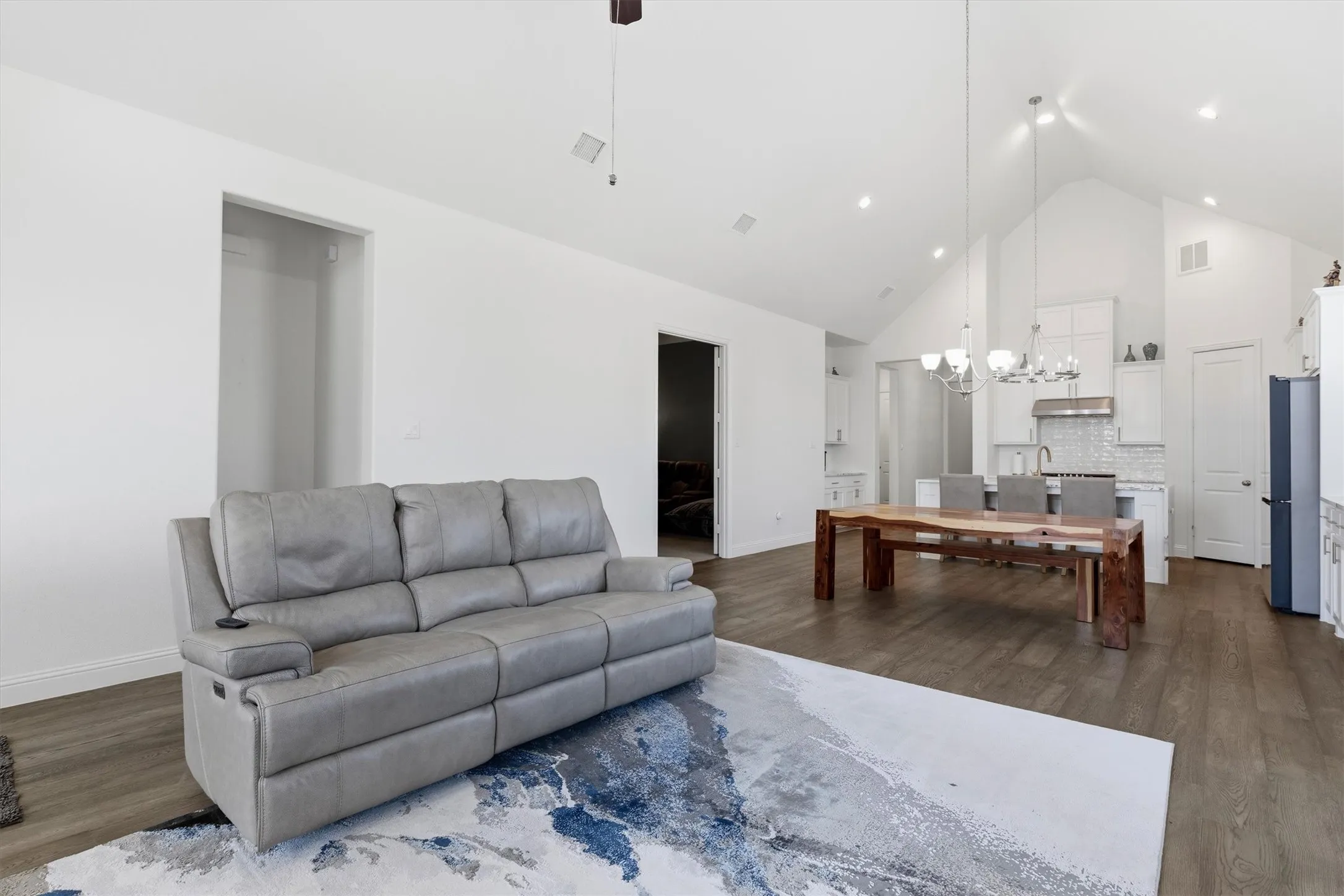 Single Family Residence For Sale in Denton County , 2901 Stonefield, The Colony, Texas 75056, 3 Bedroom, 4 Bathroom, 2 Garage spaces, 2,512 Sqft, built in 2019, mls#21362925, Real Estate Agent in The Colony, Homes For Sale in Denton county, Homes For Sale in The Colony, Realtor in The Colony Texas, Real Estate Brokerage Independent Realty Texas, Luminita Cordes Realtor