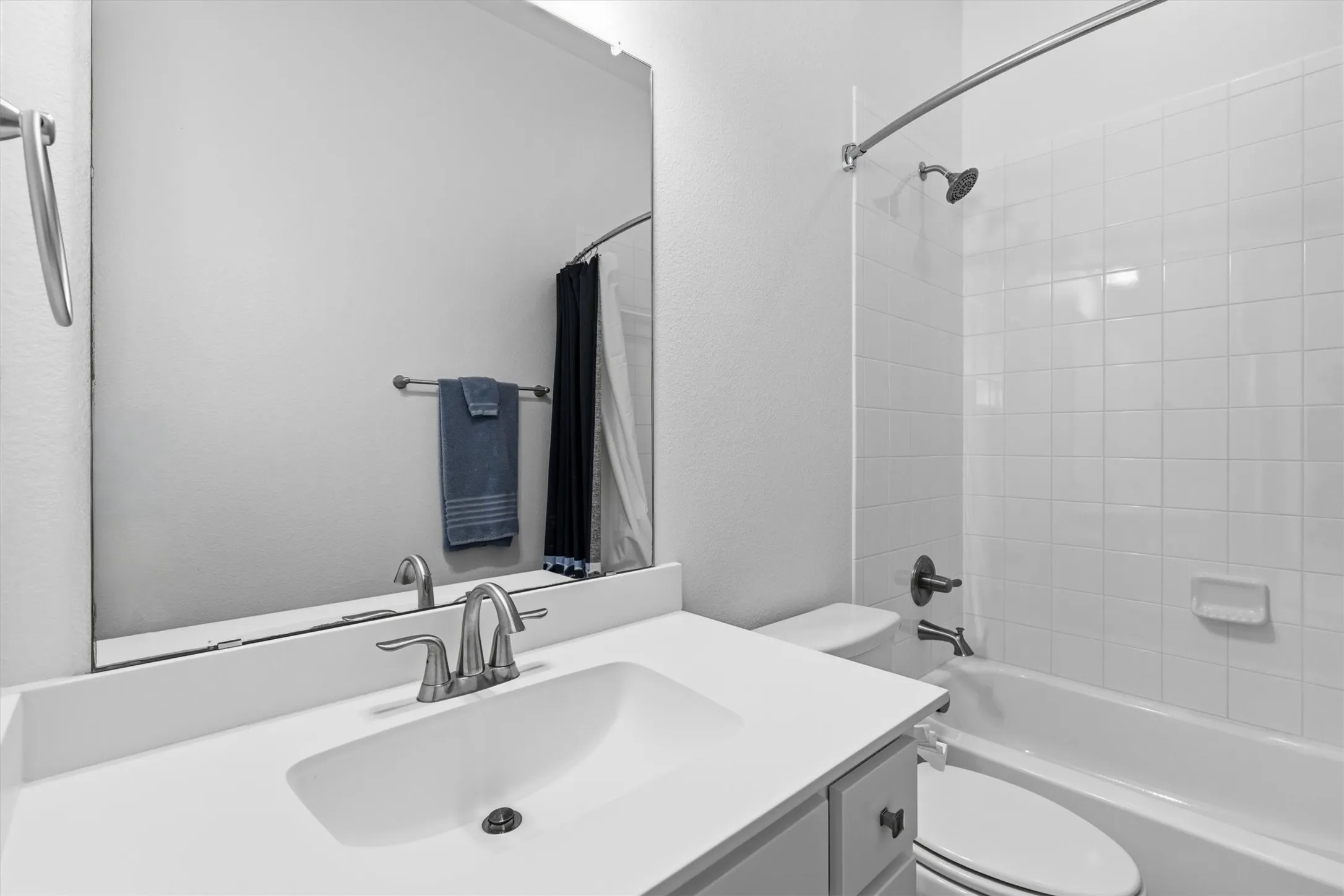 Single Family Residence For Sale in Denton County , 2901 Stonefield, The Colony, Texas 75056, 3 Bedroom, 4 Bathroom, 2 Garage spaces, 2,512 Sqft, built in 2019, mls#21362925, Real Estate Agent in The Colony, Homes For Sale in Denton county, Homes For Sale in The Colony, Realtor in The Colony Texas, Real Estate Brokerage Independent Realty Texas, Luminita Cordes Realtor