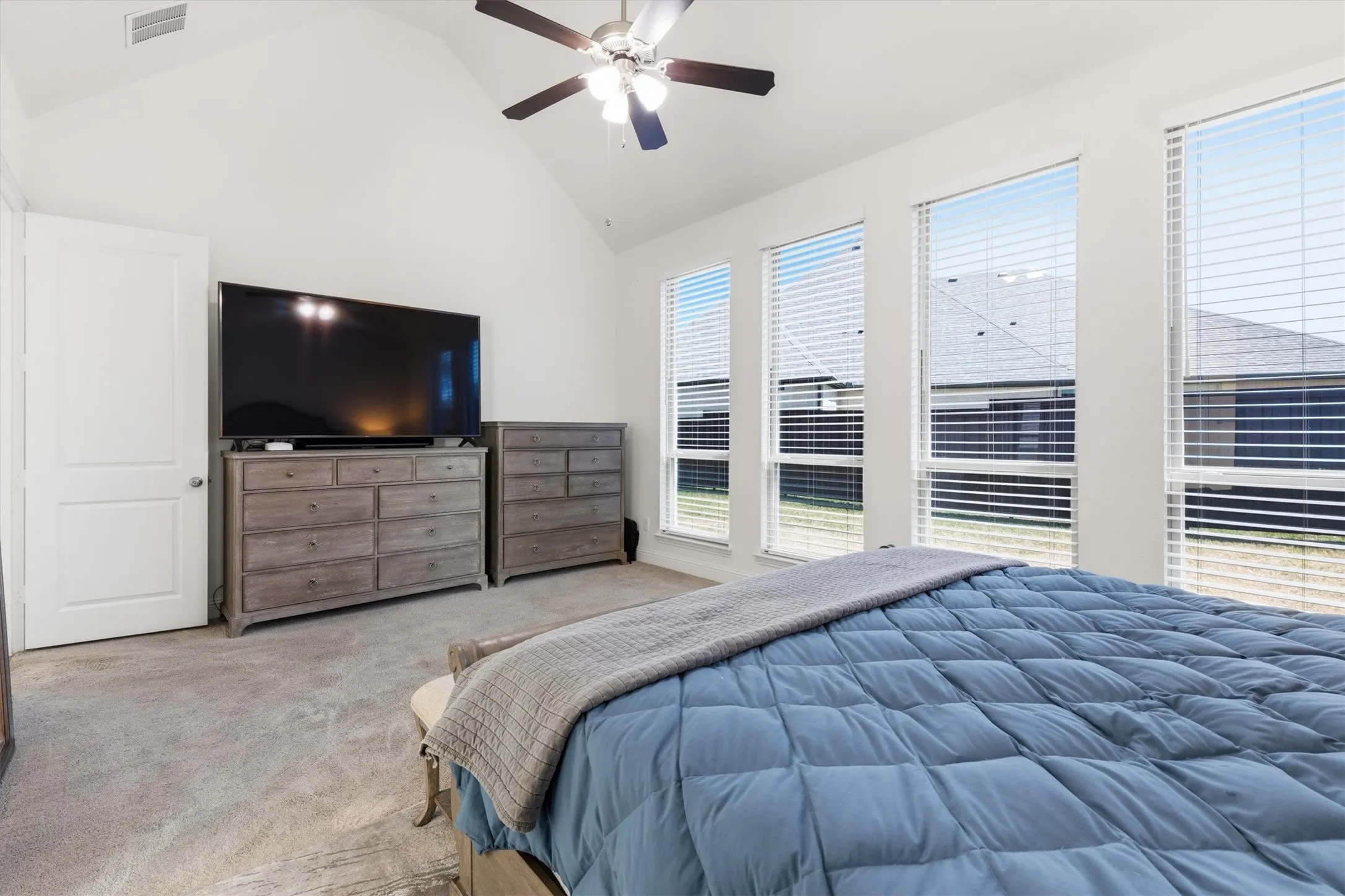 Single Family Residence For Sale in Denton County , 2901 Stonefield, The Colony, Texas 75056, 3 Bedroom, 4 Bathroom, 2 Garage spaces, 2,512 Sqft, built in 2019, mls#21362925, Real Estate Agent in The Colony, Homes For Sale in Denton county, Homes For Sale in The Colony, Realtor in The Colony Texas, Real Estate Brokerage Independent Realty Texas, Luminita Cordes Realtor