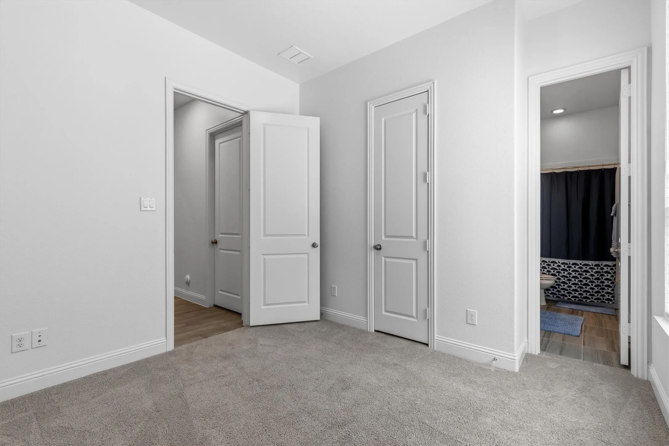 Single Family Residence For Sale in Denton County , 2901 Stonefield, The Colony, Texas 75056, 3 Bedroom, 4 Bathroom, 2 Garage spaces, 2,512 Sqft, built in 2019, mls#21362925, Real Estate Agent in The Colony, Homes For Sale in Denton county, Homes For Sale in The Colony, Realtor in The Colony Texas, Real Estate Brokerage Independent Realty Texas, Luminita Cordes Realtor