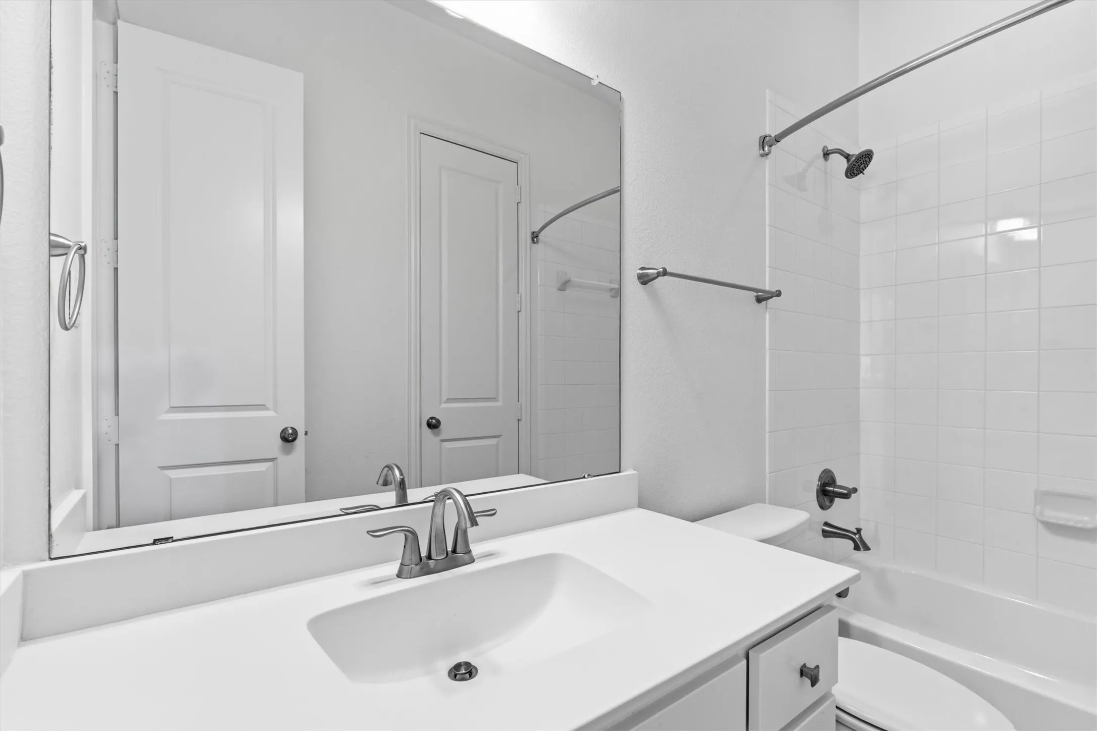 Single Family Residence For Sale in Denton County , 2901 Stonefield, The Colony, Texas 75056, 3 Bedroom, 4 Bathroom, 2 Garage spaces, 2,512 Sqft, built in 2019, mls#21362925, Real Estate Agent in The Colony, Homes For Sale in Denton county, Homes For Sale in The Colony, Realtor in The Colony Texas, Real Estate Brokerage Independent Realty Texas, Luminita Cordes Realtor