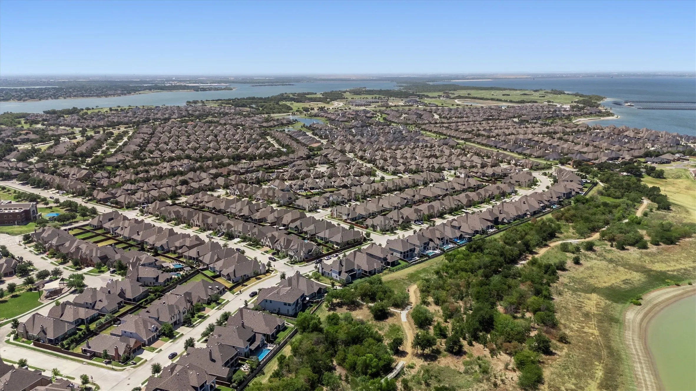 Single Family Residence For Sale in Denton County , 2901 Stonefield, The Colony, Texas 75056, 3 Bedroom, 4 Bathroom, 2 Garage spaces, 2,512 Sqft, built in 2019, mls#21362925, Real Estate Agent in The Colony, Homes For Sale in Denton county, Homes For Sale in The Colony, Realtor in The Colony Texas, Real Estate Brokerage Independent Realty Texas, Luminita Cordes Realtor