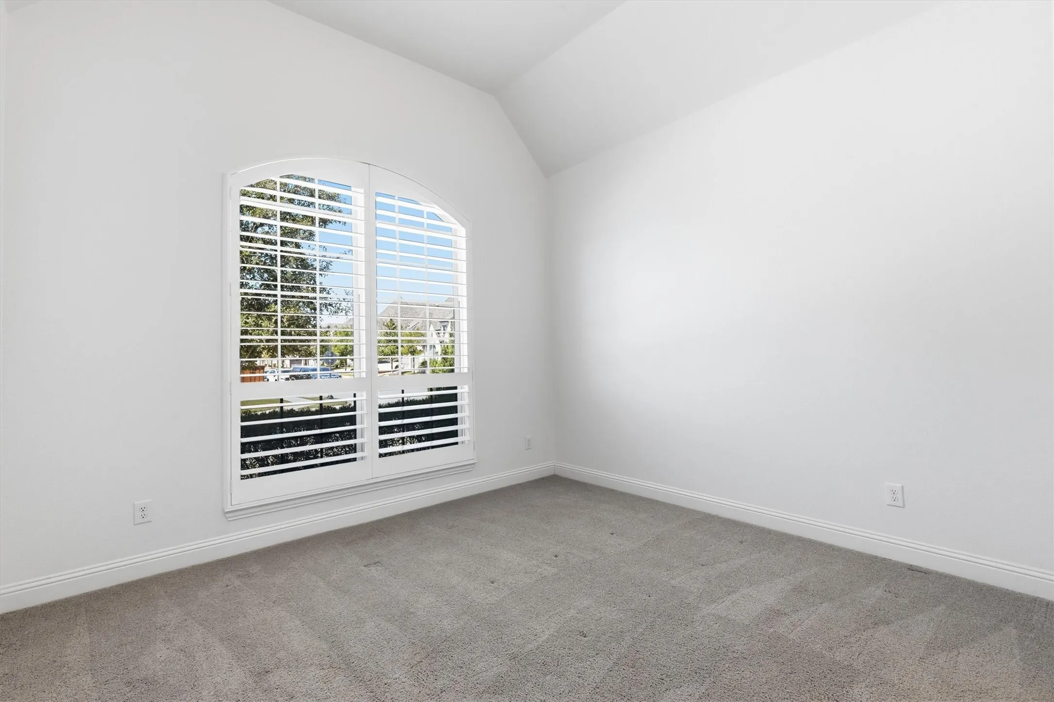 Single Family Residence For Sale in Denton County , 2901 Stonefield, The Colony, Texas 75056, 3 Bedroom, 4 Bathroom, 2 Garage spaces, 2,512 Sqft, built in 2019, mls#21362925, Real Estate Agent in The Colony, Homes For Sale in Denton county, Homes For Sale in The Colony, Realtor in The Colony Texas, Real Estate Brokerage Independent Realty Texas, Luminita Cordes Realtor