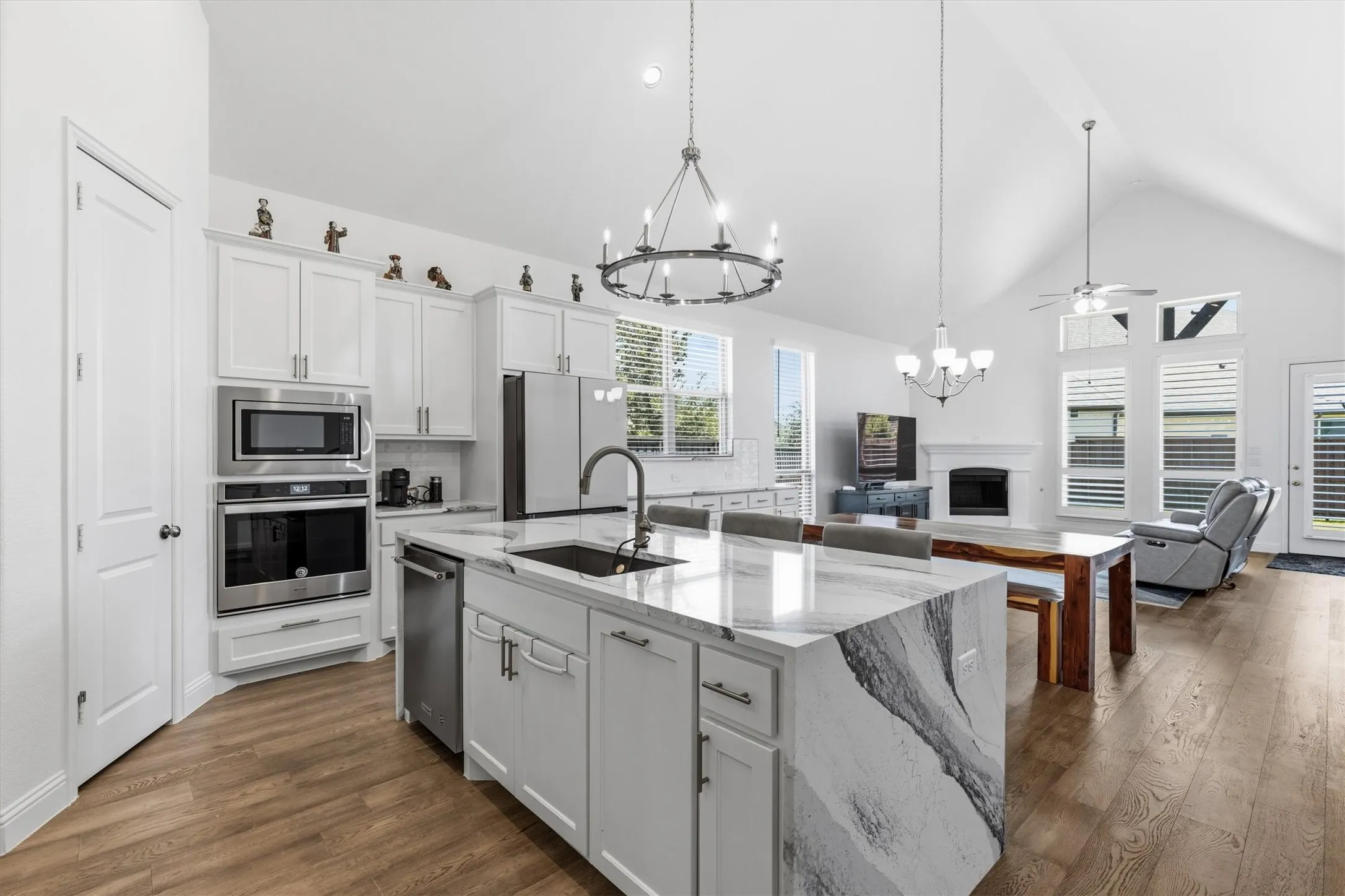 Single Family Residence For Sale in Denton County , 2901 Stonefield, The Colony, Texas 75056, 3 Bedroom, 4 Bathroom, 2 Garage spaces, 2,512 Sqft, built in 2019, mls#21362925, Real Estate Agent in The Colony, Homes For Sale in Denton county, Homes For Sale in The Colony, Realtor in The Colony Texas, Real Estate Brokerage Independent Realty Texas, Luminita Cordes Realtor