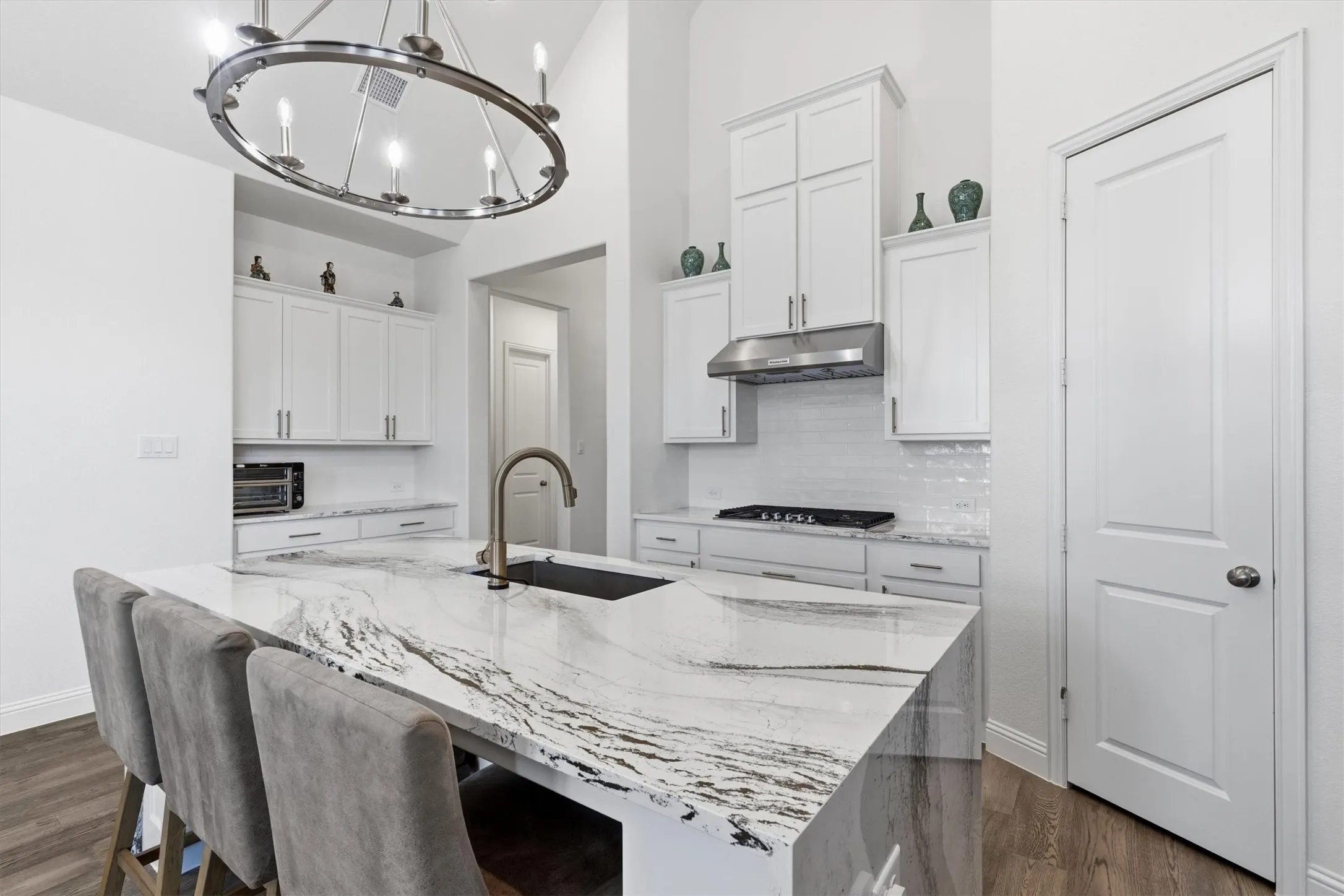 Single Family Residence For Sale in Denton County , 2901 Stonefield, The Colony, Texas 75056, 3 Bedroom, 4 Bathroom, 2 Garage spaces, 2,512 Sqft, built in 2019, mls#21362925, Real Estate Agent in The Colony, Homes For Sale in Denton county, Homes For Sale in The Colony, Realtor in The Colony Texas, Real Estate Brokerage Independent Realty Texas, Luminita Cordes Realtor