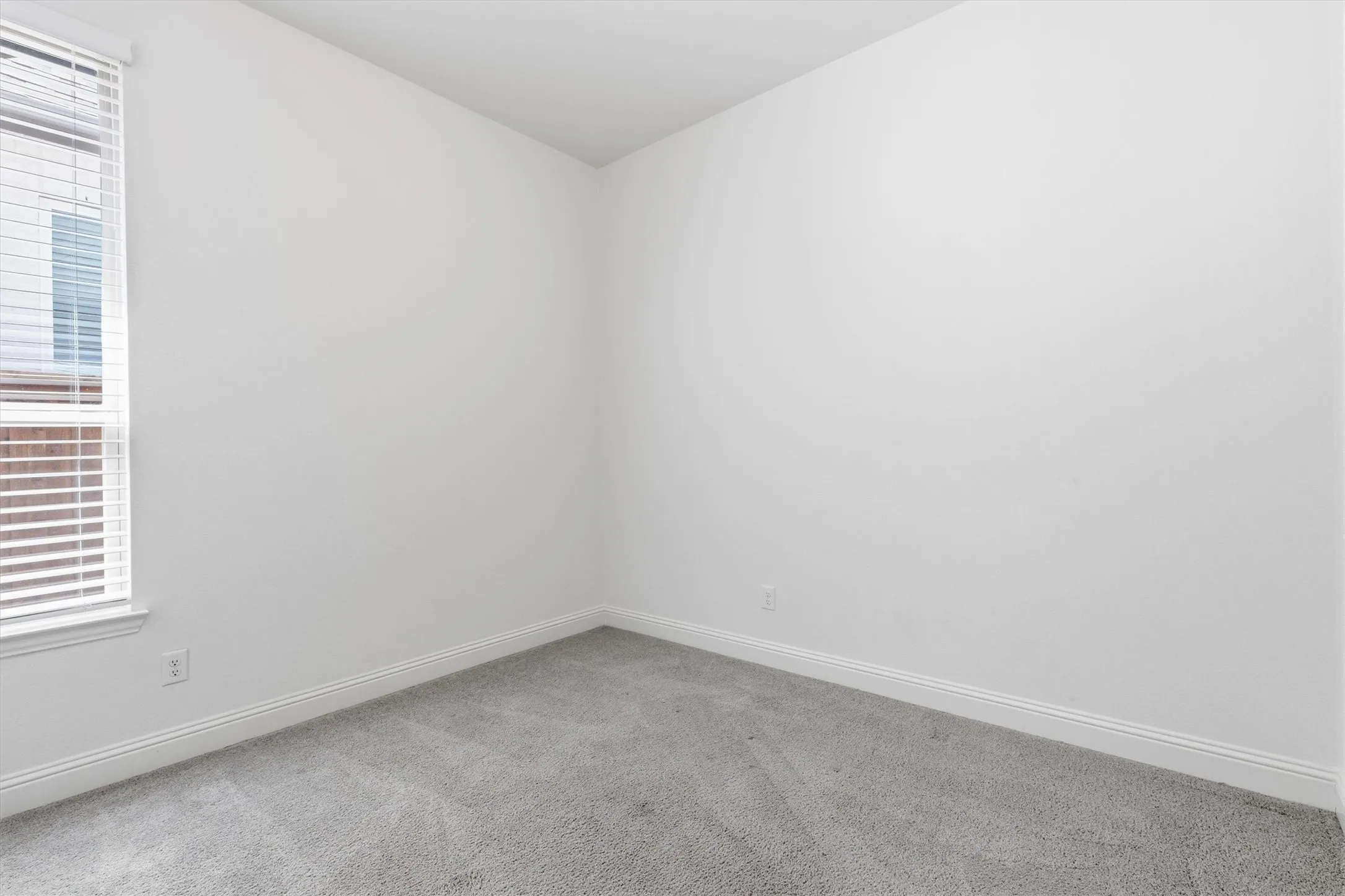 Single Family Residence For Sale in Denton County , 2901 Stonefield, The Colony, Texas 75056, 3 Bedroom, 4 Bathroom, 2 Garage spaces, 2,512 Sqft, built in 2019, mls#21362925, Real Estate Agent in The Colony, Homes For Sale in Denton county, Homes For Sale in The Colony, Realtor in The Colony Texas, Real Estate Brokerage Independent Realty Texas, Luminita Cordes Realtor