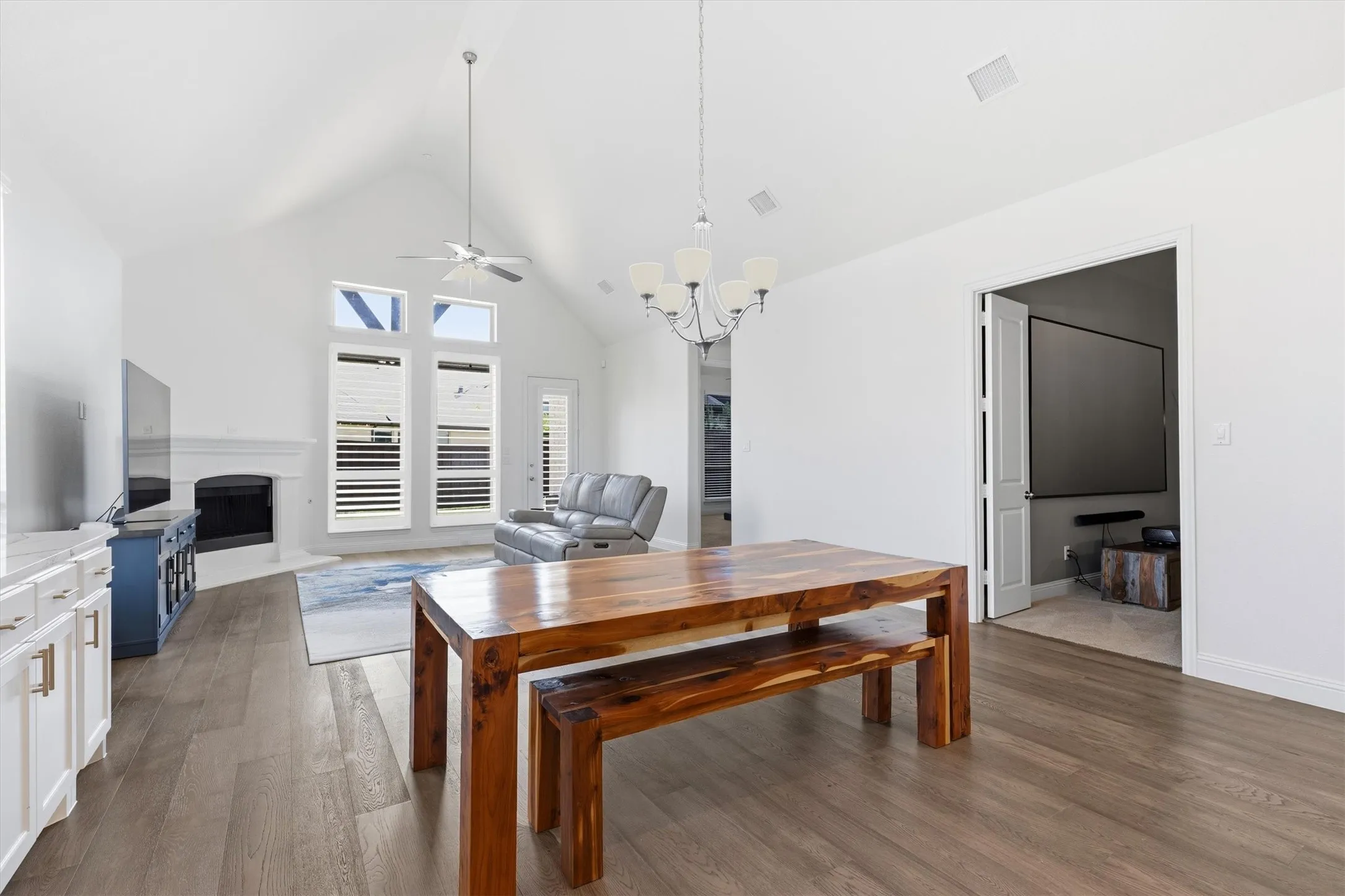 Single Family Residence For Sale in Denton County , 2901 Stonefield, The Colony, Texas 75056, 3 Bedroom, 4 Bathroom, 2 Garage spaces, 2,512 Sqft, built in 2019, mls#21362925, Real Estate Agent in The Colony, Homes For Sale in Denton county, Homes For Sale in The Colony, Realtor in The Colony Texas, Real Estate Brokerage Independent Realty Texas, Luminita Cordes Realtor