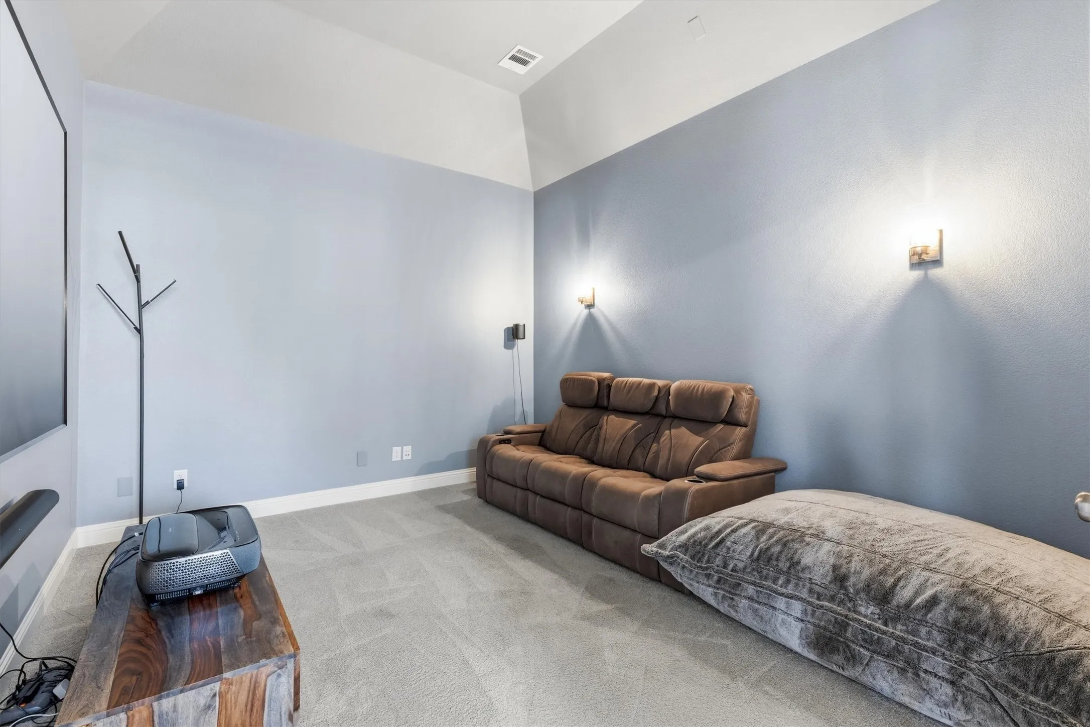 Single Family Residence For Sale in Denton County , 2901 Stonefield, The Colony, Texas 75056, 3 Bedroom, 4 Bathroom, 2 Garage spaces, 2,512 Sqft, built in 2019, mls#21362925, Real Estate Agent in The Colony, Homes For Sale in Denton county, Homes For Sale in The Colony, Realtor in The Colony Texas, Real Estate Brokerage Independent Realty Texas, Luminita Cordes Realtor