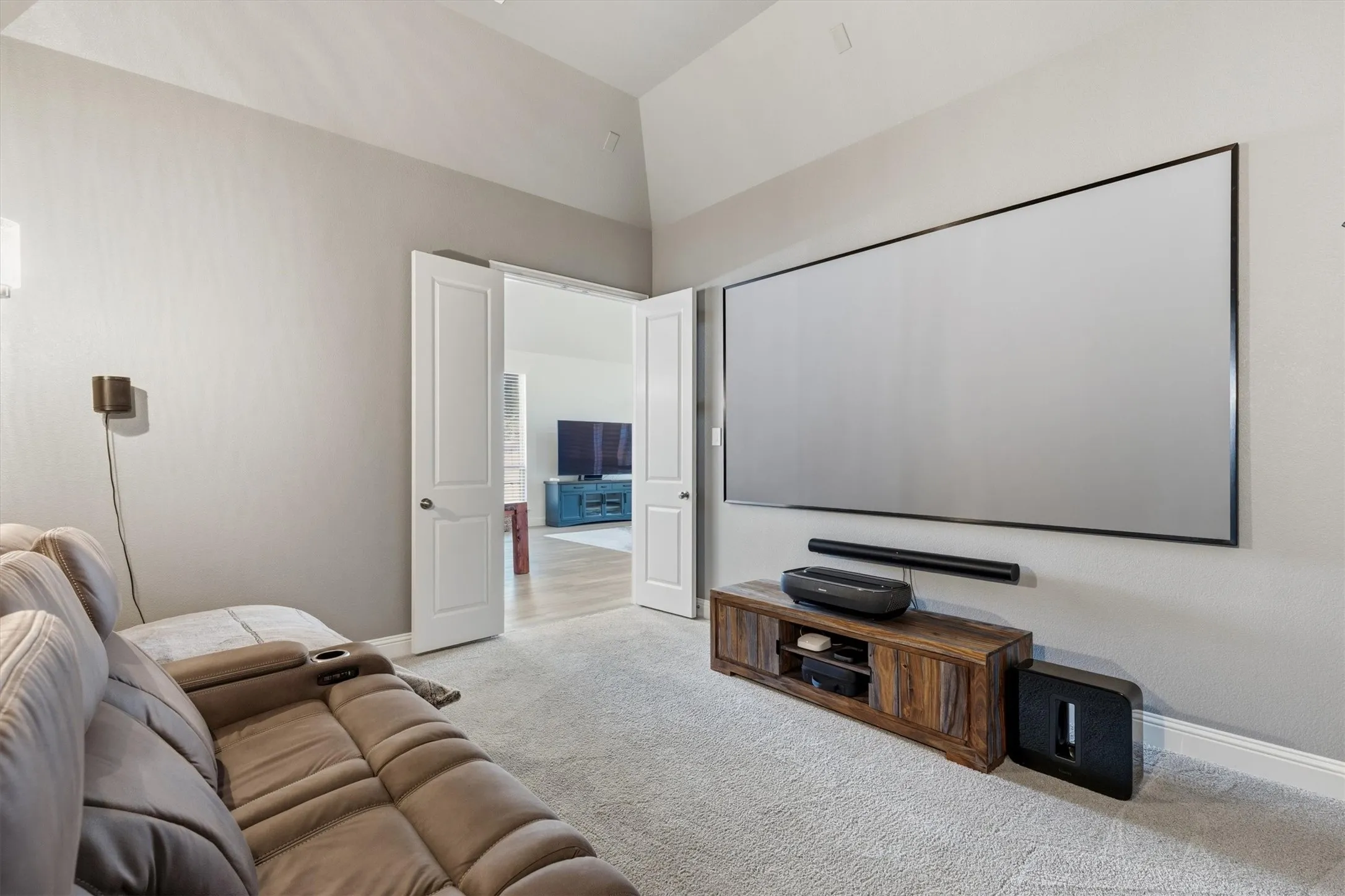 Single Family Residence For Sale in Denton County , 2901 Stonefield, The Colony, Texas 75056, 3 Bedroom, 4 Bathroom, 2 Garage spaces, 2,512 Sqft, built in 2019, mls#21362925, Real Estate Agent in The Colony, Homes For Sale in Denton county, Homes For Sale in The Colony, Realtor in The Colony Texas, Real Estate Brokerage Independent Realty Texas, Luminita Cordes Realtor