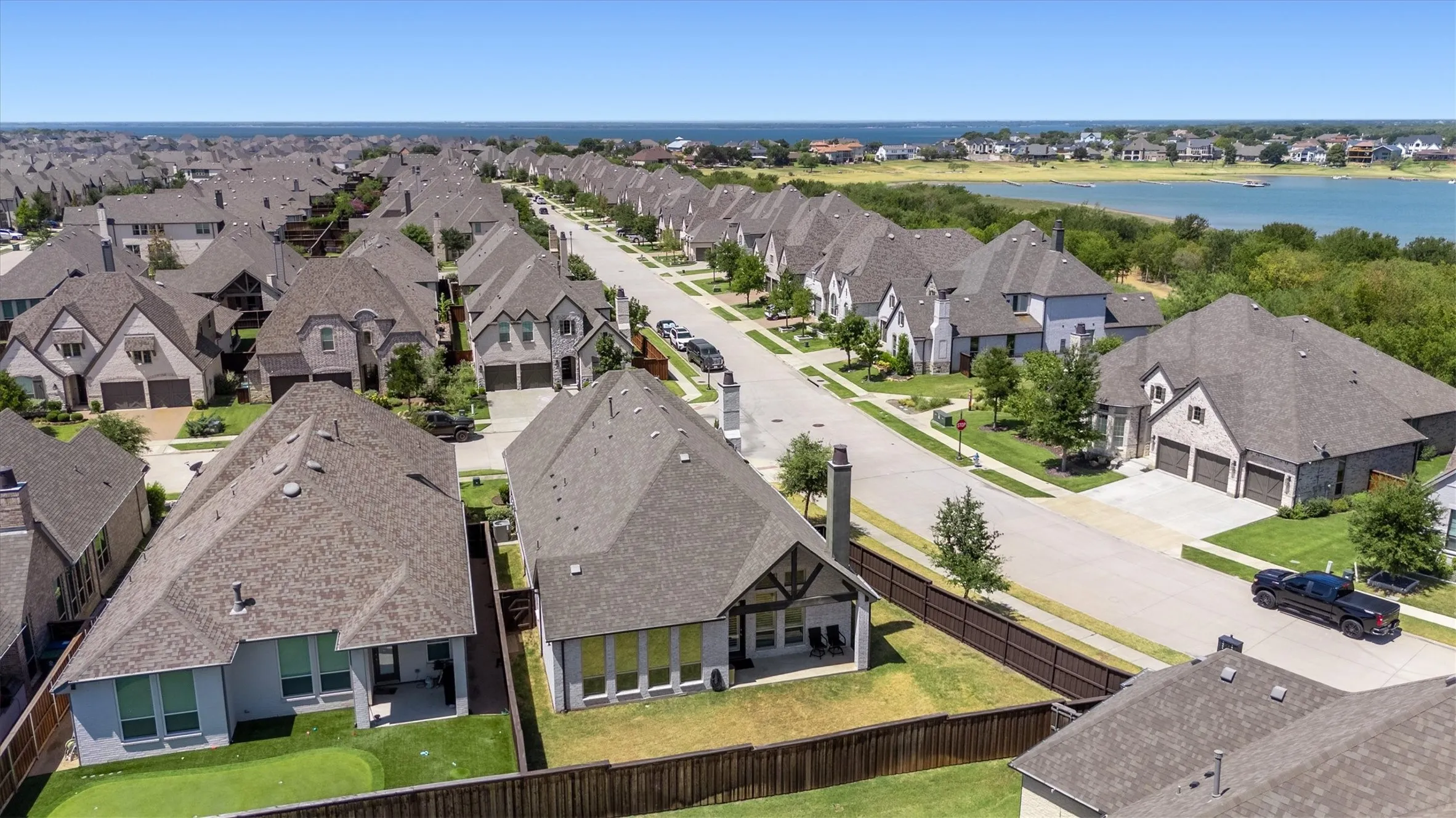 Single Family Residence For Sale in Denton County , 2901 Stonefield, The Colony, Texas 75056, 3 Bedroom, 4 Bathroom, 2 Garage spaces, 2,512 Sqft, built in 2019, mls#21362925, Real Estate Agent in The Colony, Homes For Sale in Denton county, Homes For Sale in The Colony, Realtor in The Colony Texas, Real Estate Brokerage Independent Realty Texas, Luminita Cordes Realtor