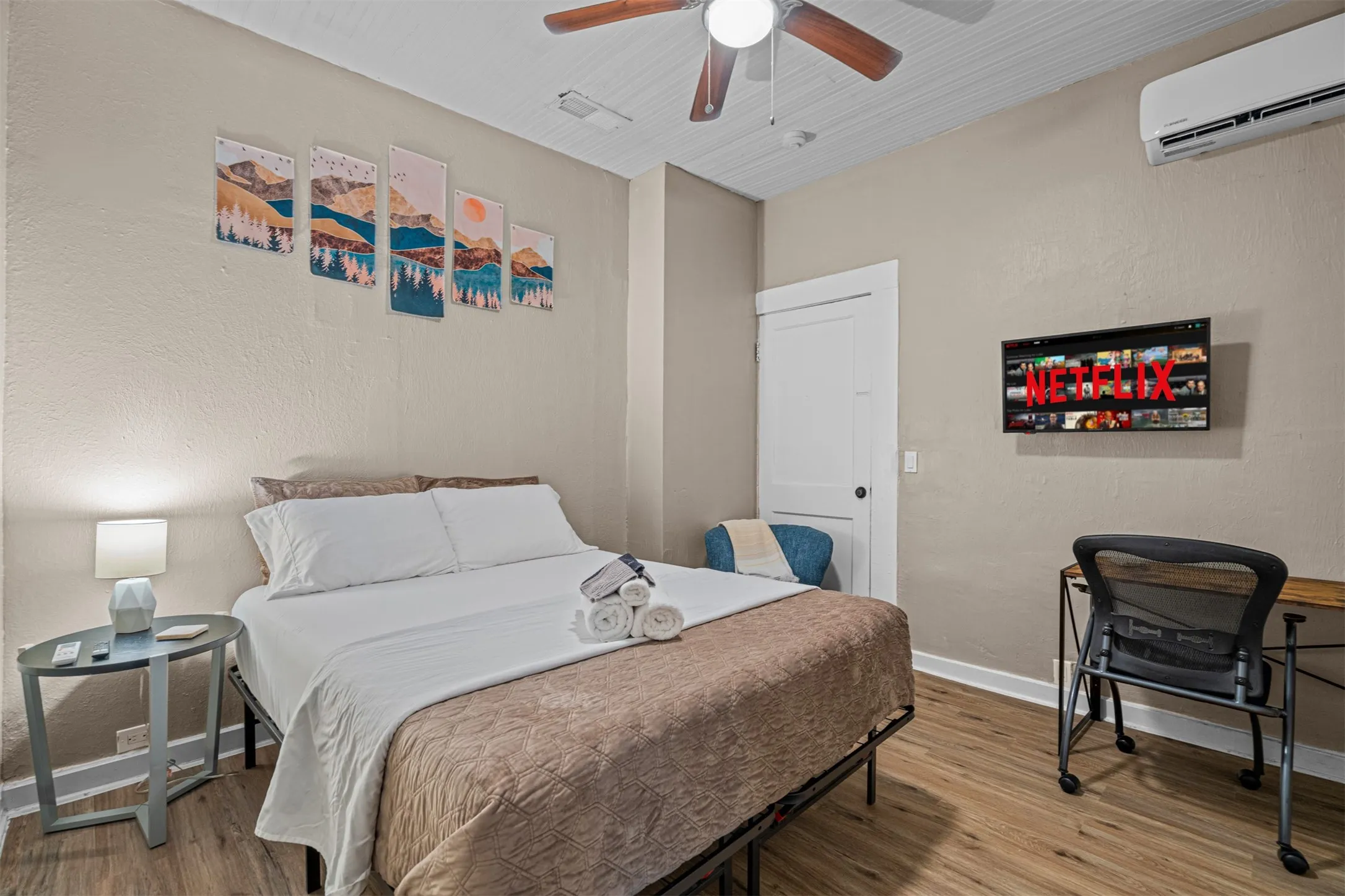 Single Family Residence For Sale in Dallas County , 719 Melba Street, Dallas, Texas 75208, 4 Bedroom, 3 Bathroom, Garage spaces, 1,304 Sqft, built in 1930, mls#21364693, Real Estate Agent in Dallas, Homes For Sale in Dallas county, Homes For Sale in Dallas, Realtor in Dallas Texas, Real Estate Brokerage Independent Realty Texas, Luminita Cordes Realtor
