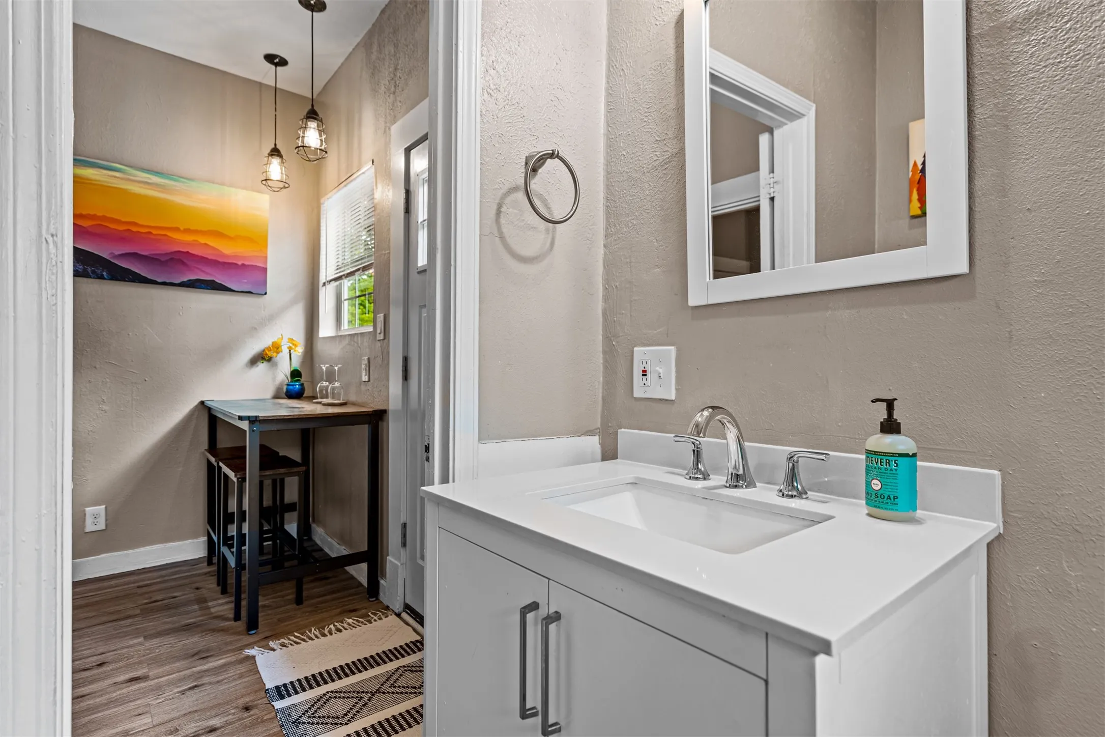 Single Family Residence For Sale in Dallas County , 719 Melba Street, Dallas, Texas 75208, 4 Bedroom, 3 Bathroom, Garage spaces, 1,304 Sqft, built in 1930, mls#21364693, Real Estate Agent in Dallas, Homes For Sale in Dallas county, Homes For Sale in Dallas, Realtor in Dallas Texas, Real Estate Brokerage Independent Realty Texas, Luminita Cordes Realtor