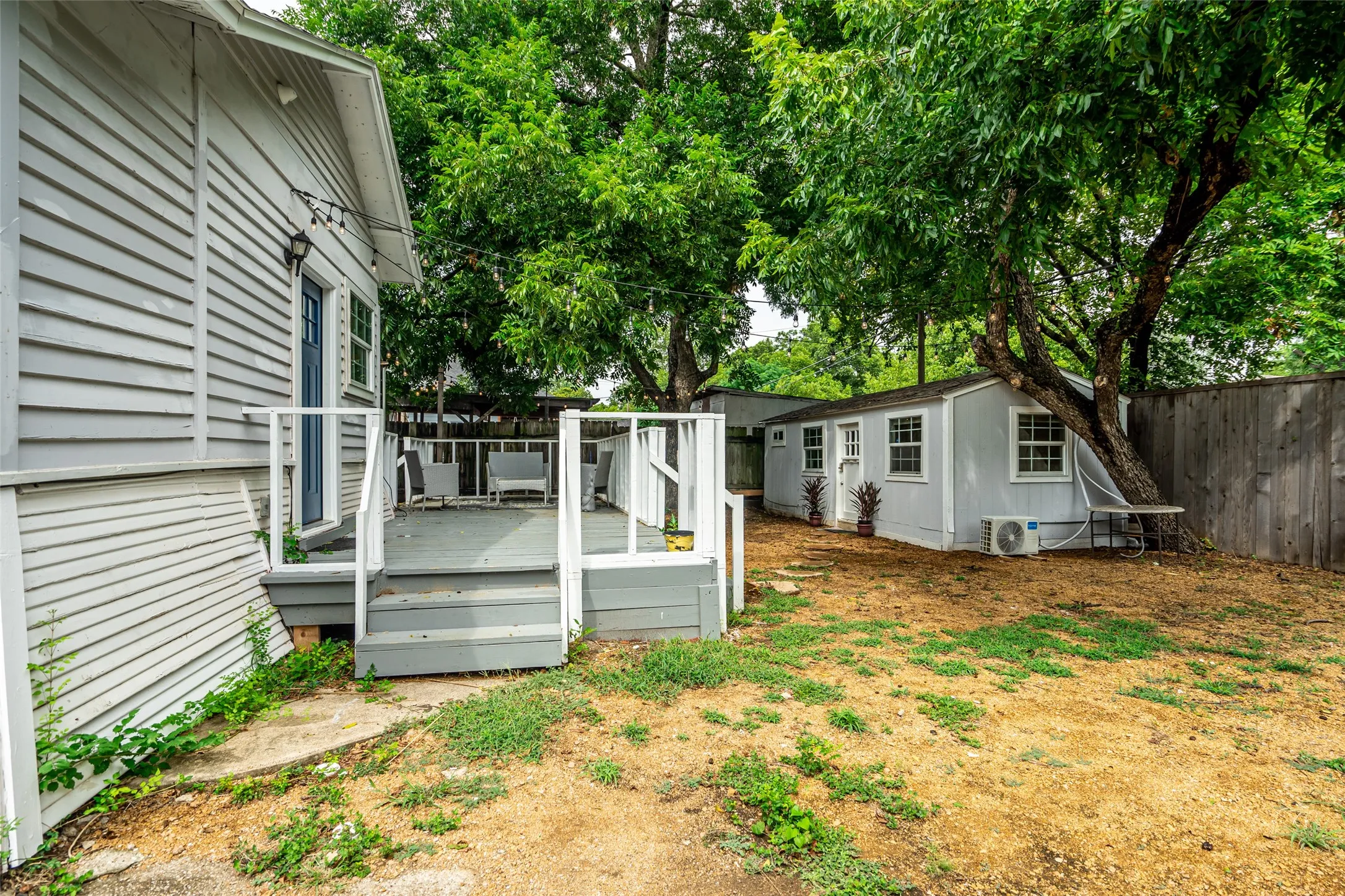 Single Family Residence For Sale in Dallas County , 719 Melba Street, Dallas, Texas 75208, 4 Bedroom, 3 Bathroom, Garage spaces, 1,304 Sqft, built in 1930, mls#21364693, Real Estate Agent in Dallas, Homes For Sale in Dallas county, Homes For Sale in Dallas, Realtor in Dallas Texas, Real Estate Brokerage Independent Realty Texas, Luminita Cordes Realtor