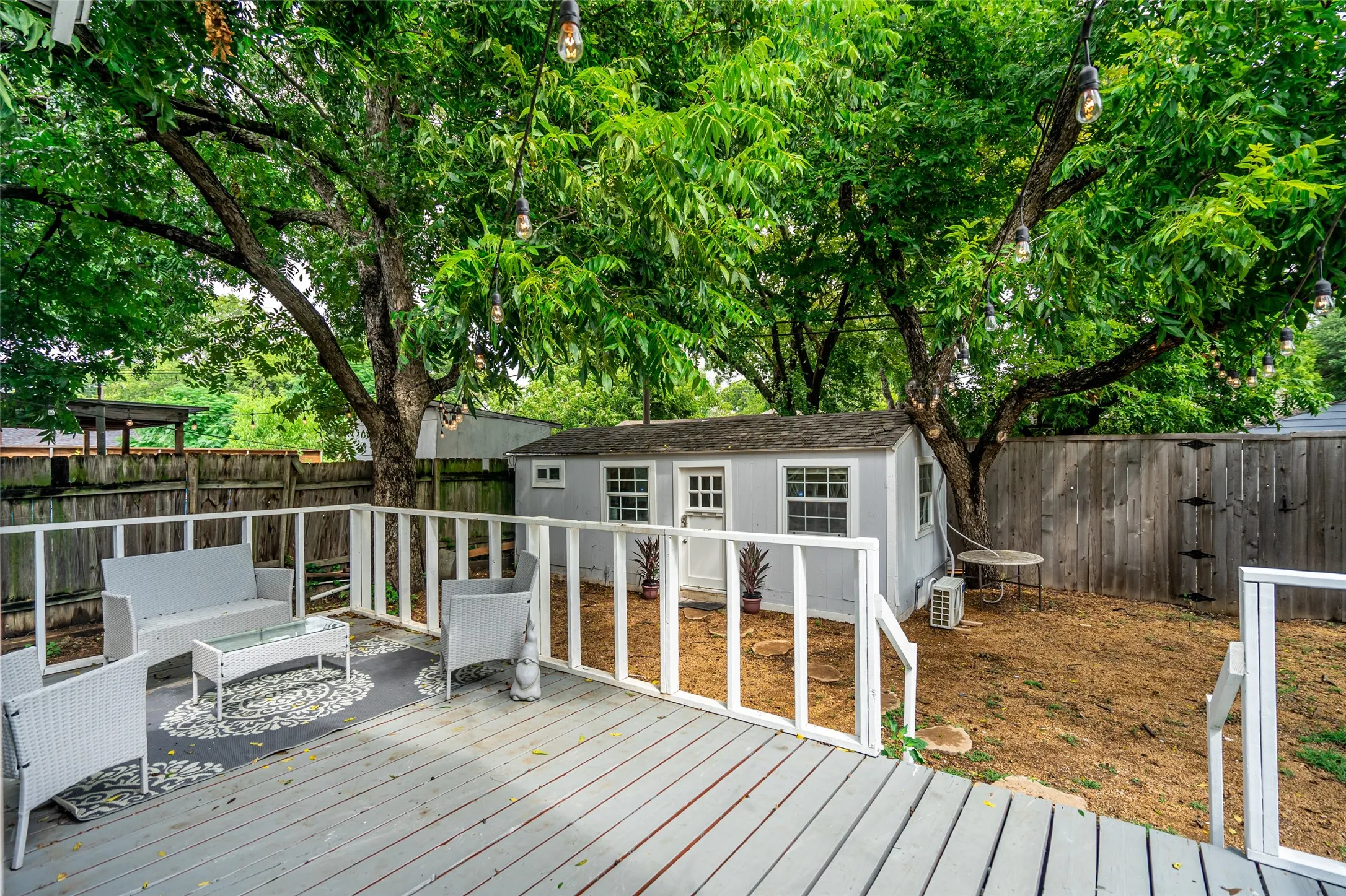Single Family Residence For Sale in Dallas County , 719 Melba Street, Dallas, Texas 75208, 4 Bedroom, 3 Bathroom, Garage spaces, 1,304 Sqft, built in 1930, mls#21364693, Real Estate Agent in Dallas, Homes For Sale in Dallas county, Homes For Sale in Dallas, Realtor in Dallas Texas, Real Estate Brokerage Independent Realty Texas, Luminita Cordes Realtor