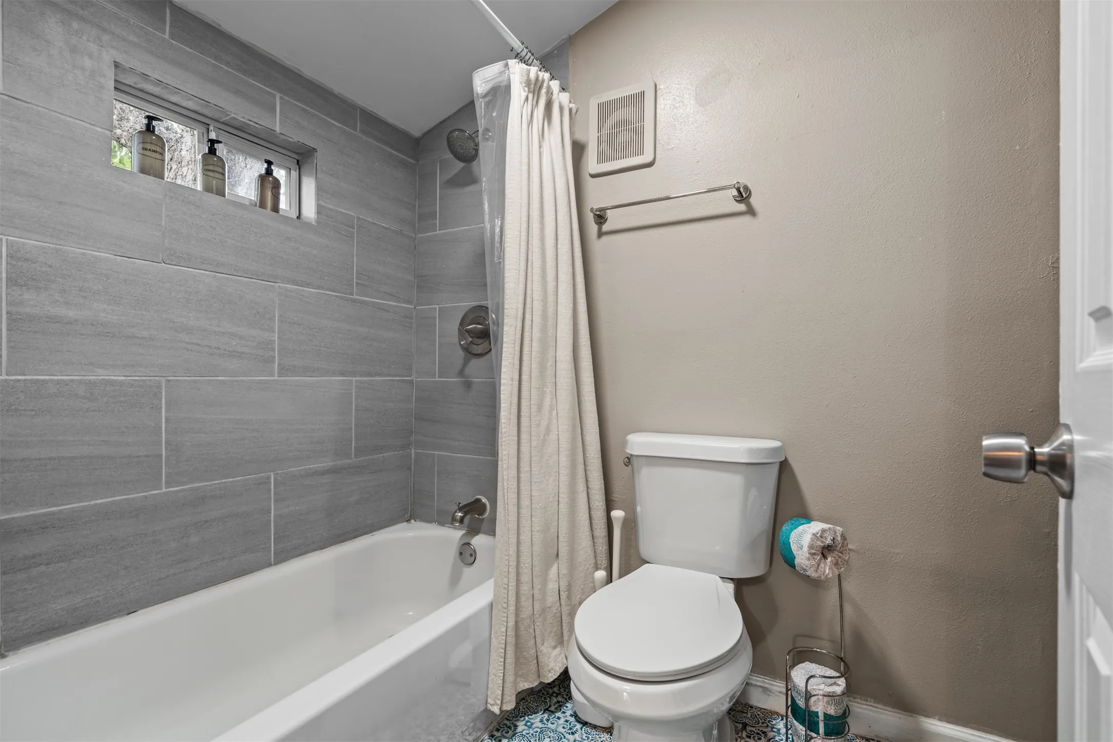 Single Family Residence For Sale in Dallas County , 719 Melba Street, Dallas, Texas 75208, 4 Bedroom, 3 Bathroom, Garage spaces, 1,304 Sqft, built in 1930, mls#21364693, Real Estate Agent in Dallas, Homes For Sale in Dallas county, Homes For Sale in Dallas, Realtor in Dallas Texas, Real Estate Brokerage Independent Realty Texas, Luminita Cordes Realtor
