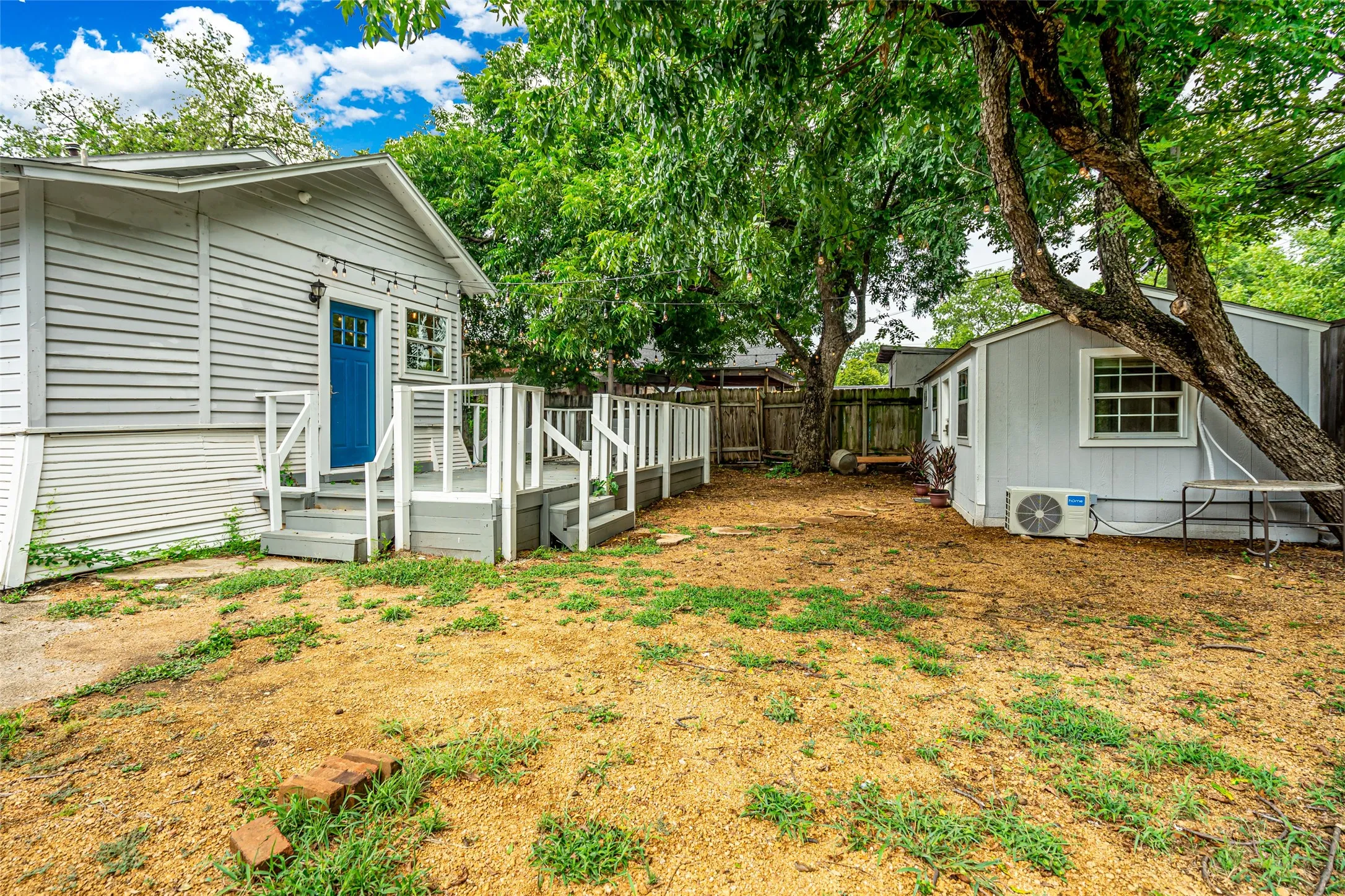 Single Family Residence For Sale in Dallas County , 719 Melba Street, Dallas, Texas 75208, 4 Bedroom, 3 Bathroom, Garage spaces, 1,304 Sqft, built in 1930, mls#21364693, Real Estate Agent in Dallas, Homes For Sale in Dallas county, Homes For Sale in Dallas, Realtor in Dallas Texas, Real Estate Brokerage Independent Realty Texas, Luminita Cordes Realtor