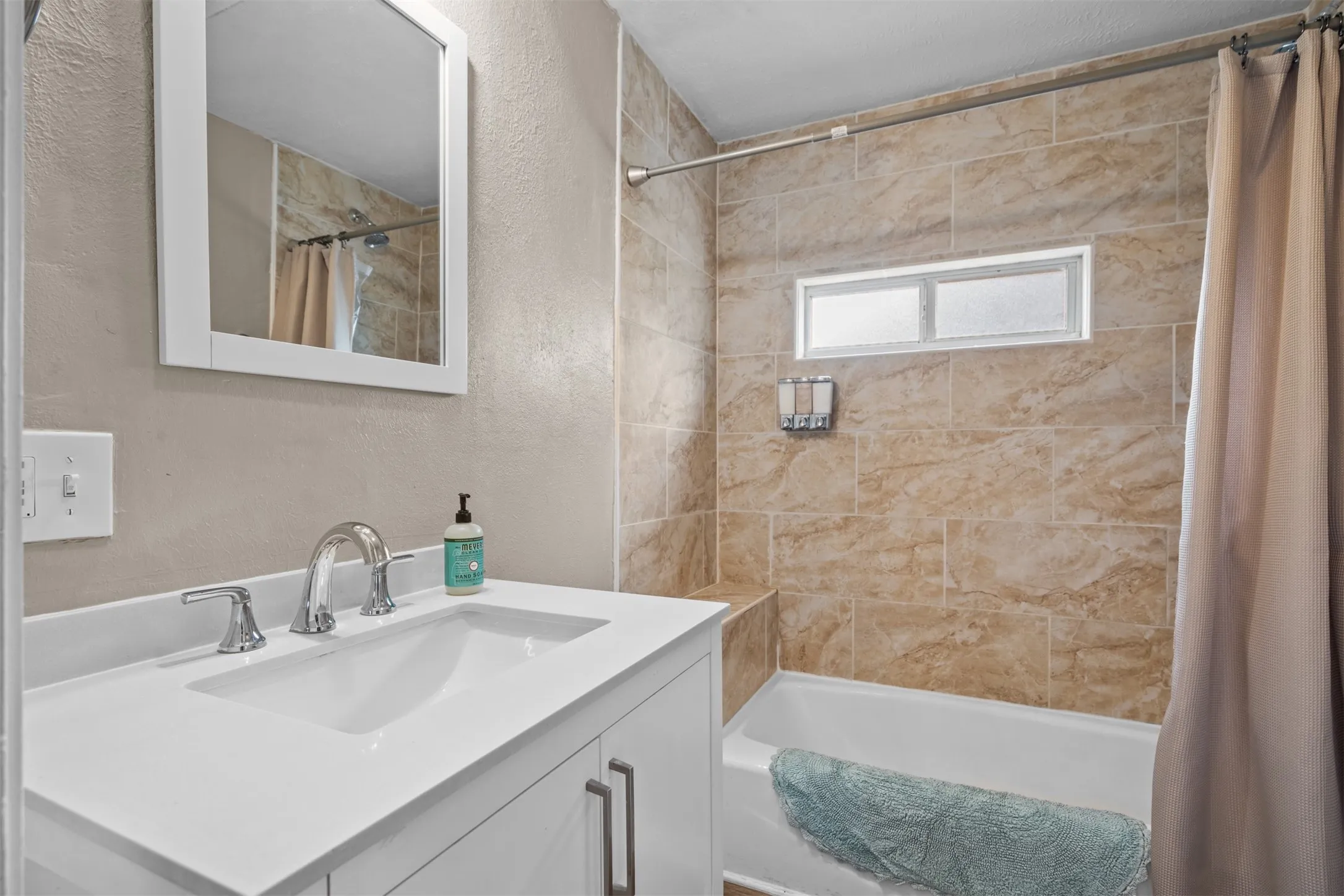 Single Family Residence For Sale in Dallas County , 719 Melba Street, Dallas, Texas 75208, 4 Bedroom, 3 Bathroom, Garage spaces, 1,304 Sqft, built in 1930, mls#21364693, Real Estate Agent in Dallas, Homes For Sale in Dallas county, Homes For Sale in Dallas, Realtor in Dallas Texas, Real Estate Brokerage Independent Realty Texas, Luminita Cordes Realtor