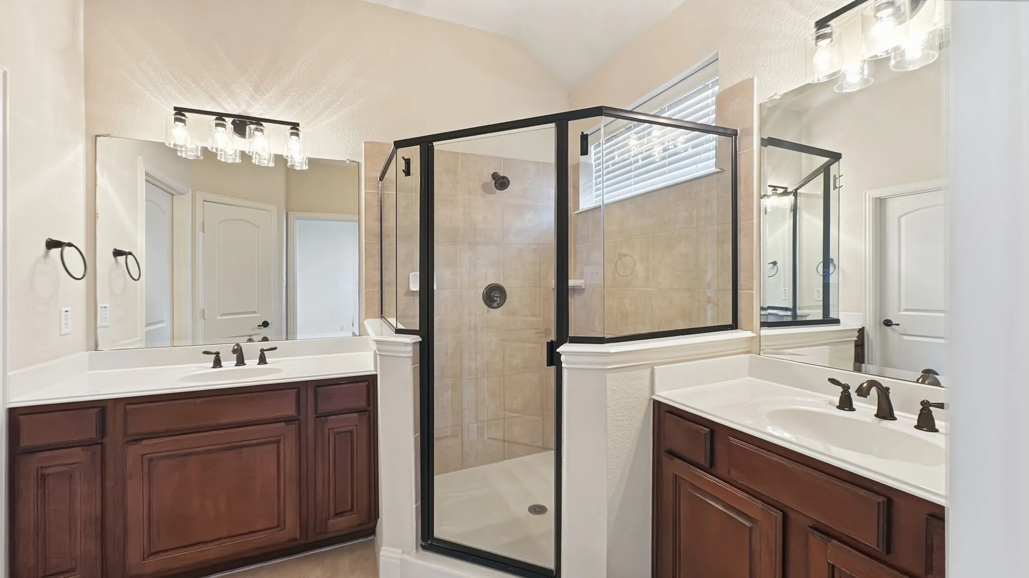 Townhouse For Sale in Dallas County , 6468 Love Drive, Irving, Texas 75039, 2 Bedroom, 4 Bathroom, 2 Garage spaces, 2,178 Sqft, built in 2010, mls#21364607, Real Estate Agent in Irving, Homes For Sale in Dallas county, Homes For Sale in Irving, Realtor in Irving Texas, Real Estate Brokerage Independent Realty Texas, Luminita Cordes Realtor