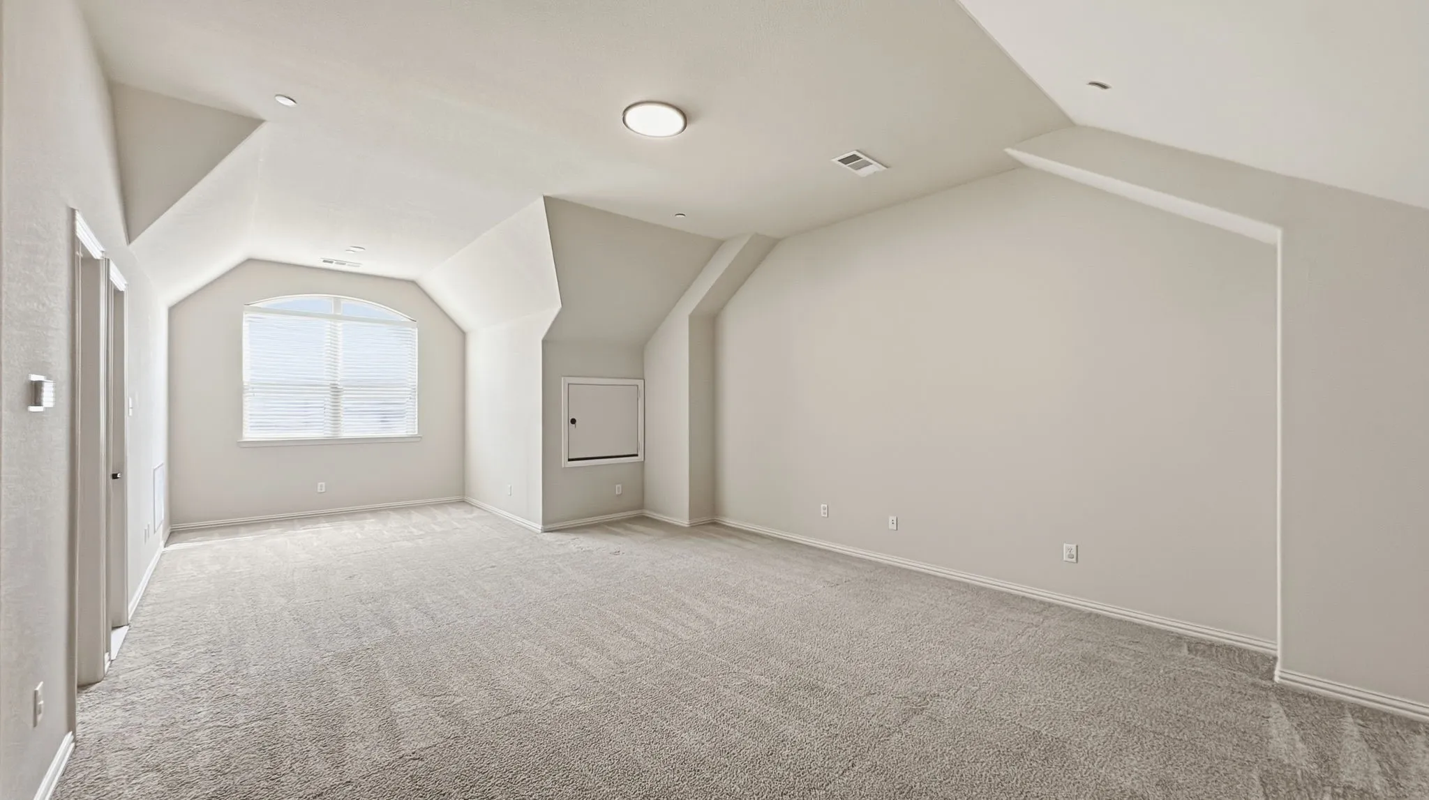 Townhouse For Sale in Dallas County , 6468 Love Drive, Irving, Texas 75039, 2 Bedroom, 4 Bathroom, 2 Garage spaces, 2,178 Sqft, built in 2010, mls#21364607, Real Estate Agent in Irving, Homes For Sale in Dallas county, Homes For Sale in Irving, Realtor in Irving Texas, Real Estate Brokerage Independent Realty Texas, Luminita Cordes Realtor