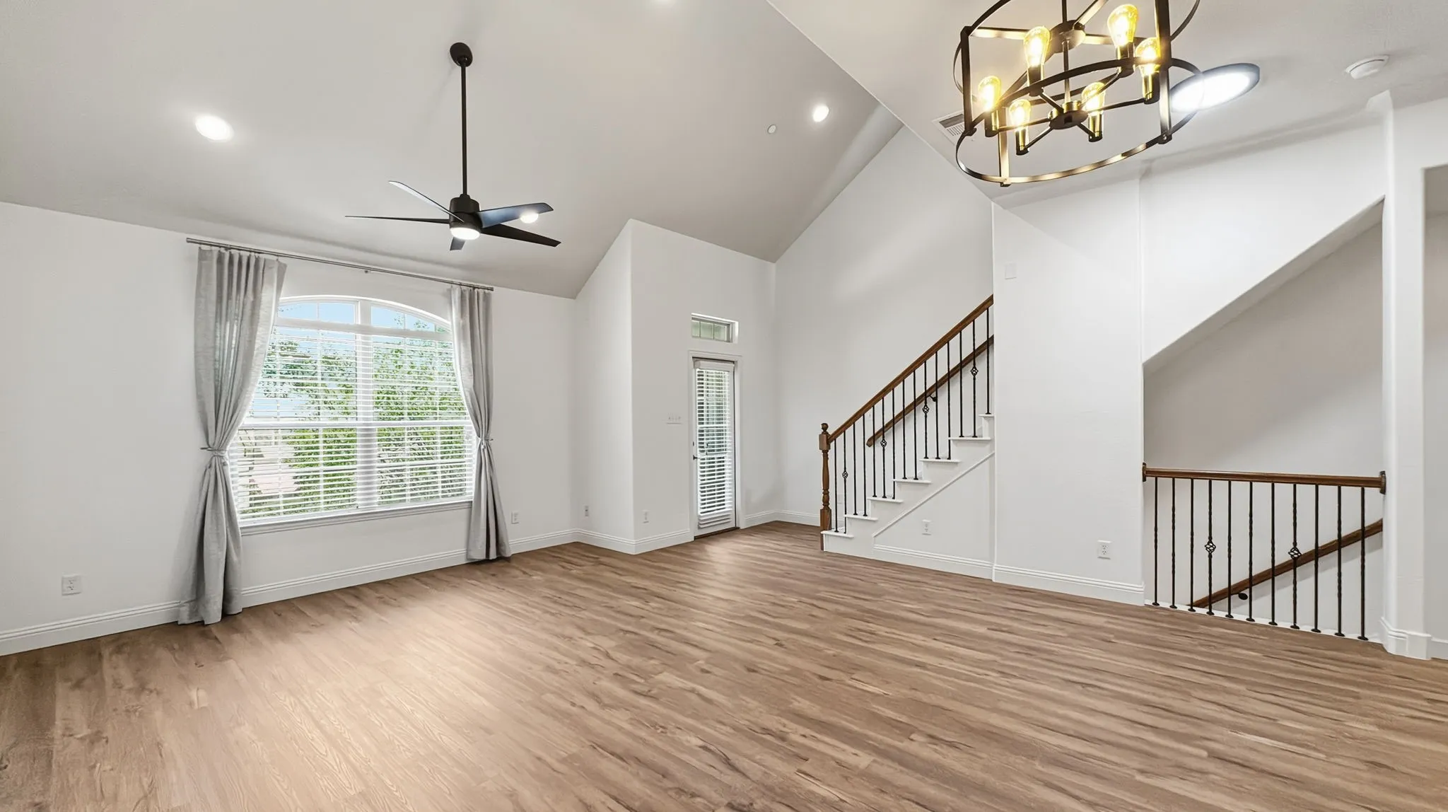 Townhouse For Sale in Dallas County , 6468 Love Drive, Irving, Texas 75039, 2 Bedroom, 4 Bathroom, 2 Garage spaces, 2,178 Sqft, built in 2010, mls#21364607, Real Estate Agent in Irving, Homes For Sale in Dallas county, Homes For Sale in Irving, Realtor in Irving Texas, Real Estate Brokerage Independent Realty Texas, Luminita Cordes Realtor