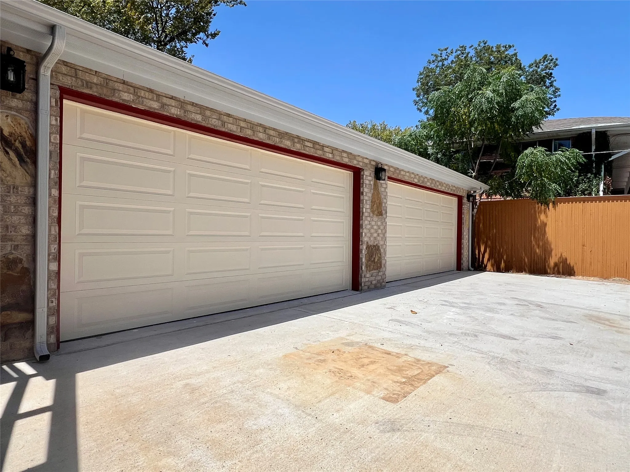 Duplex For Rent in Dallas County , 6019 La Vista Drive, Dallas, Texas 75206, 2 Bedroom, 2 Bathroom, 2 Garage spaces, 1,248 Sqft, built in 1935, mls#21364456, Real Estate Agent in Dallas, Homes For Rent in Dallas county, Homes For Rent in Dallas, Realtor in Dallas Texas, Real Estate Brokerage Independent Realty Texas, Luminita Cordes Realtor