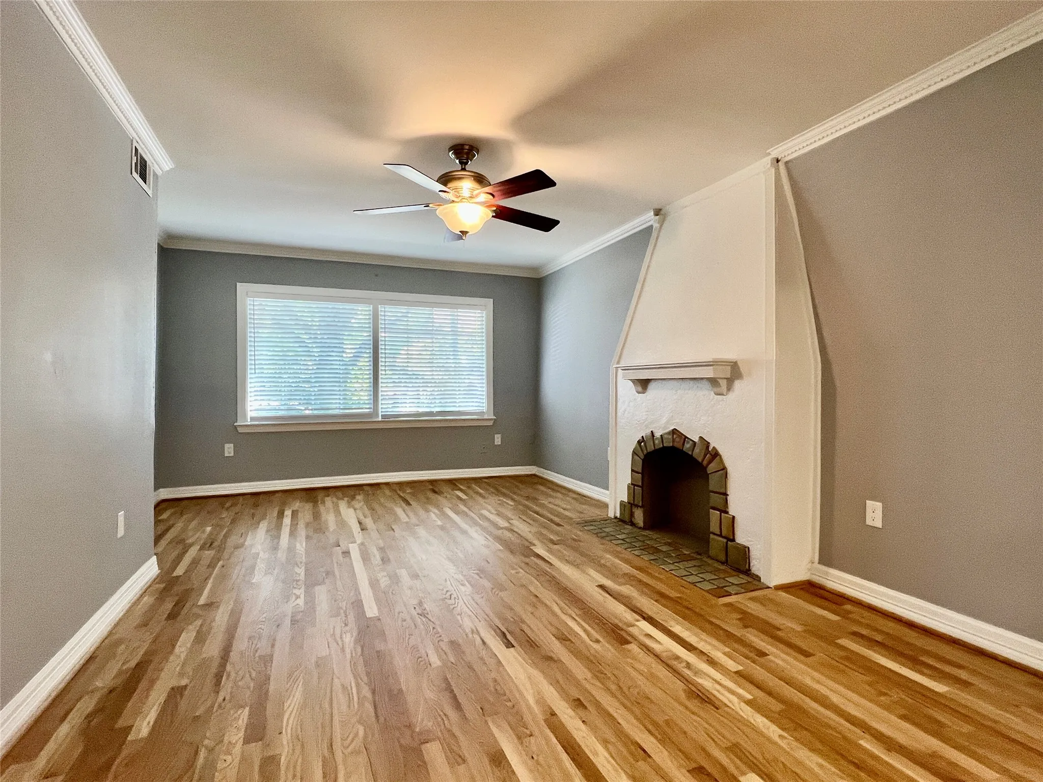 Duplex For Rent in Dallas County , 6019 La Vista Drive, Dallas, Texas 75206, 2 Bedroom, 2 Bathroom, 2 Garage spaces, 1,248 Sqft, built in 1935, mls#21364456, Real Estate Agent in Dallas, Homes For Rent in Dallas county, Homes For Rent in Dallas, Realtor in Dallas Texas, Real Estate Brokerage Independent Realty Texas, Luminita Cordes Realtor