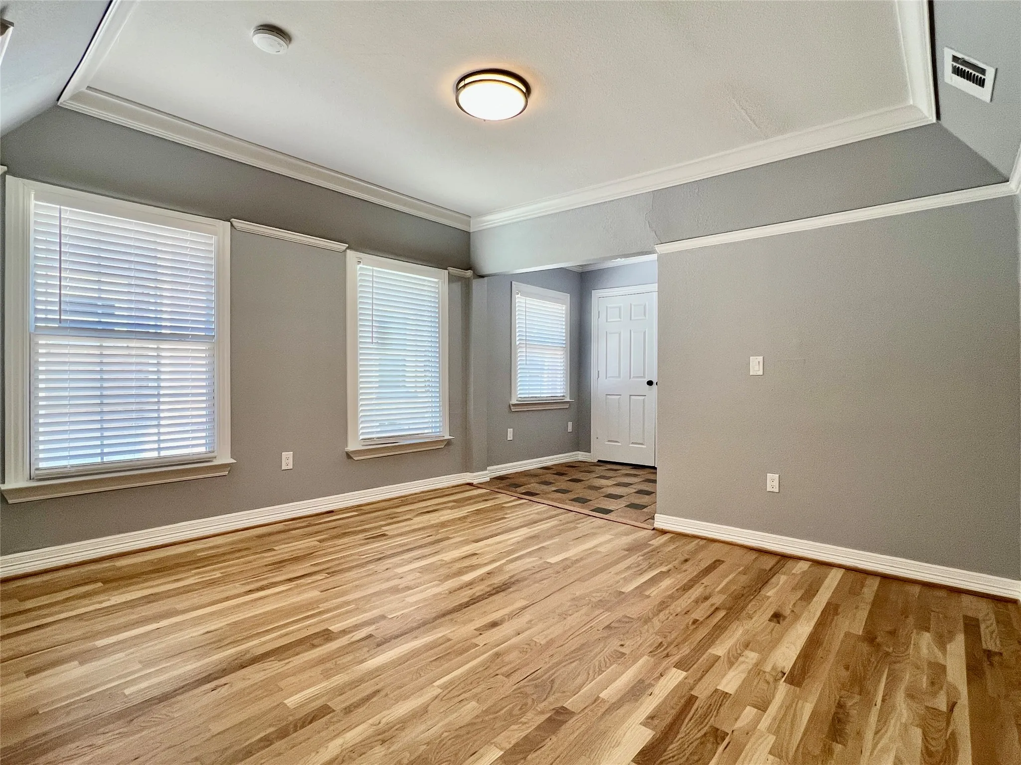 Duplex For Rent in Dallas County , 6019 La Vista Drive, Dallas, Texas 75206, 2 Bedroom, 2 Bathroom, 2 Garage spaces, 1,248 Sqft, built in 1935, mls#21364456, Real Estate Agent in Dallas, Homes For Rent in Dallas county, Homes For Rent in Dallas, Realtor in Dallas Texas, Real Estate Brokerage Independent Realty Texas, Luminita Cordes Realtor
