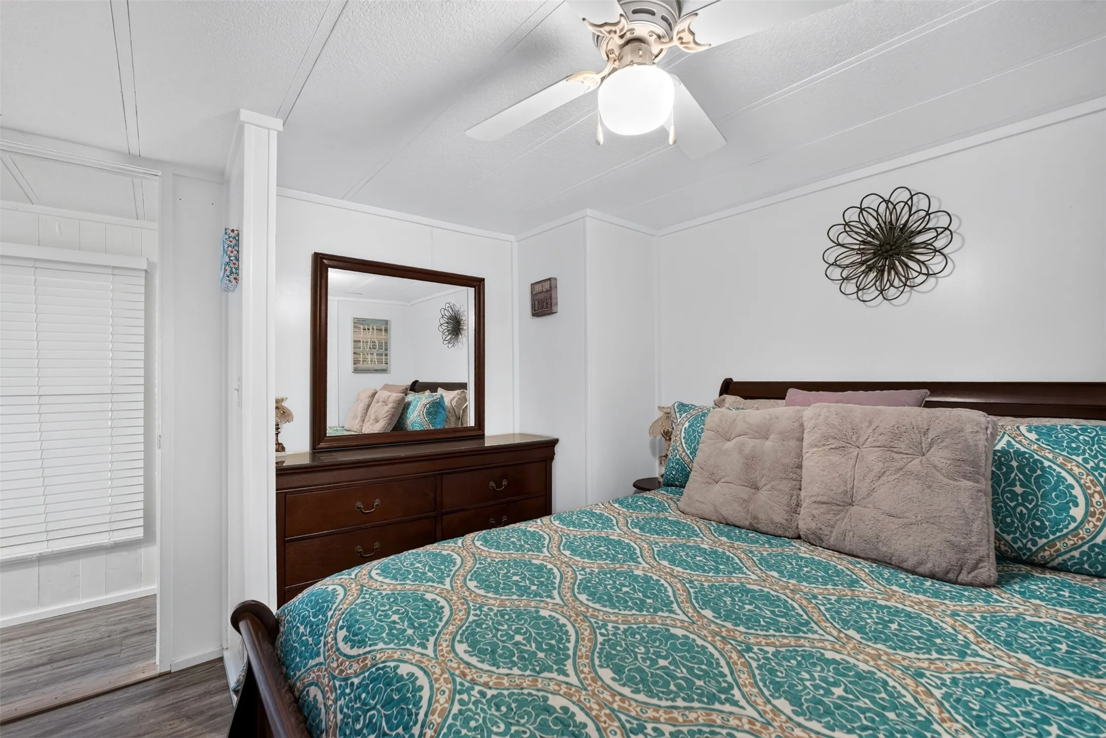 Mobile Home For Sale in Henderson County , 21165 Charina Circle, Chandler, Texas 75758, 2 Bedroom, 2 Bathroom, 1 Garage spaces, 1,426 Sqft, built in 1984, mls#21363658, Real Estate Agent in Chandler, Homes For Sale in Henderson county, Homes For Sale in Chandler, Realtor in Chandler Texas, Real Estate Brokerage Independent Realty Texas, Luminita Cordes Realtor