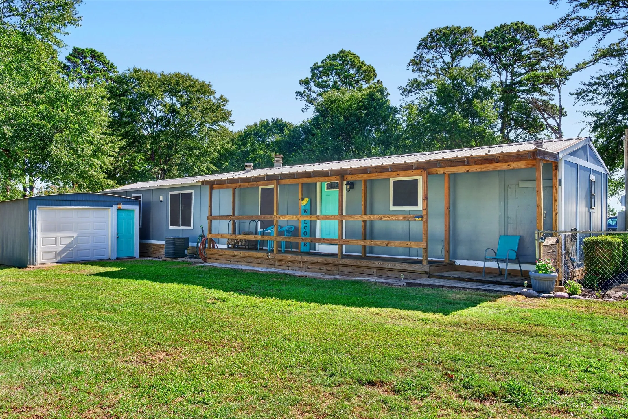 Front with 1 car garage