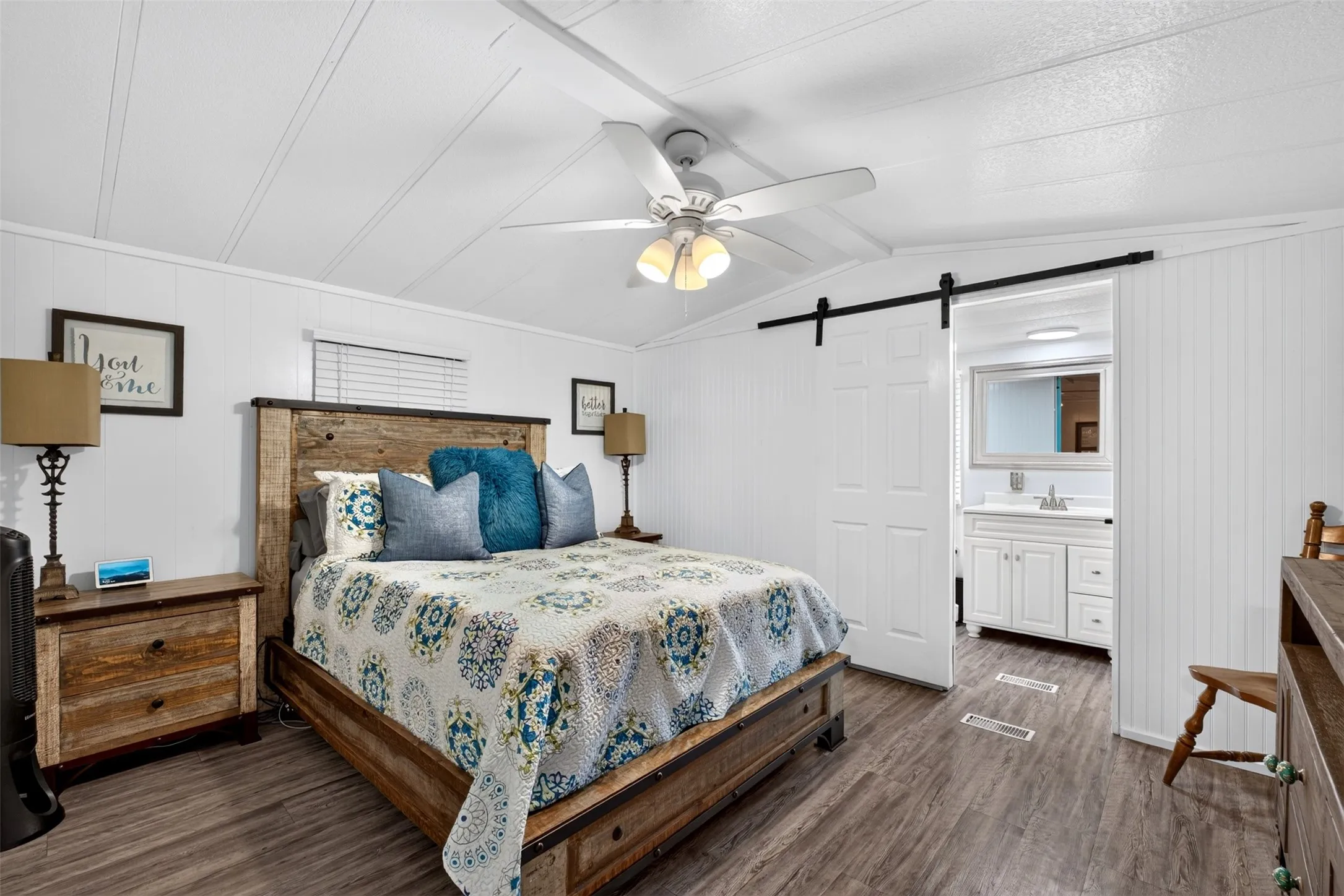 Mobile Home For Sale in Henderson County , 21165 Charina Circle, Chandler, Texas 75758, 2 Bedroom, 2 Bathroom, 1 Garage spaces, 1,426 Sqft, built in 1984, mls#21363658, Real Estate Agent in Chandler, Homes For Sale in Henderson county, Homes For Sale in Chandler, Realtor in Chandler Texas, Real Estate Brokerage Independent Realty Texas, Luminita Cordes Realtor