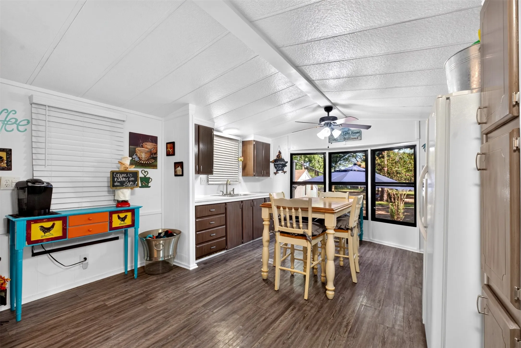 Mobile Home For Sale in Henderson County , 21165 Charina Circle, Chandler, Texas 75758, 2 Bedroom, 2 Bathroom, 1 Garage spaces, 1,426 Sqft, built in 1984, mls#21363658, Real Estate Agent in Chandler, Homes For Sale in Henderson county, Homes For Sale in Chandler, Realtor in Chandler Texas, Real Estate Brokerage Independent Realty Texas, Luminita Cordes Realtor