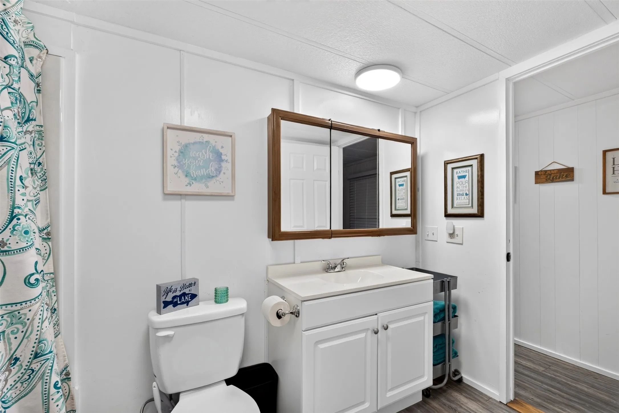 Mobile Home For Sale in Henderson County , 21165 Charina Circle, Chandler, Texas 75758, 2 Bedroom, 2 Bathroom, 1 Garage spaces, 1,426 Sqft, built in 1984, mls#21363658, Real Estate Agent in Chandler, Homes For Sale in Henderson county, Homes For Sale in Chandler, Realtor in Chandler Texas, Real Estate Brokerage Independent Realty Texas, Luminita Cordes Realtor