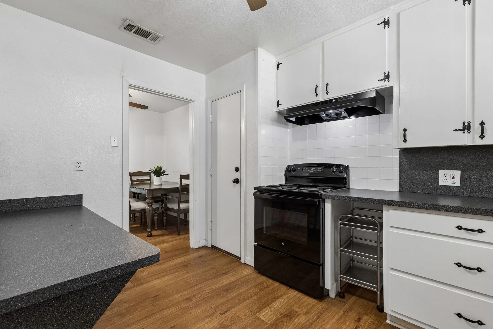 Single Family Residence For Sale in Tarrant County , 3504 Katrine Street, Haltom City, Texas 76117, 3 Bedroom, 1 Bathroom, 1 Garage spaces, 1,181 Sqft, built in 1952, mls#21361911, Real Estate Agent in Haltom City, Homes For Sale in Tarrant county, Homes For Sale in Haltom City, Realtor in Haltom City Texas, Real Estate Brokerage Independent Realty Texas, Luminita Cordes Realtor