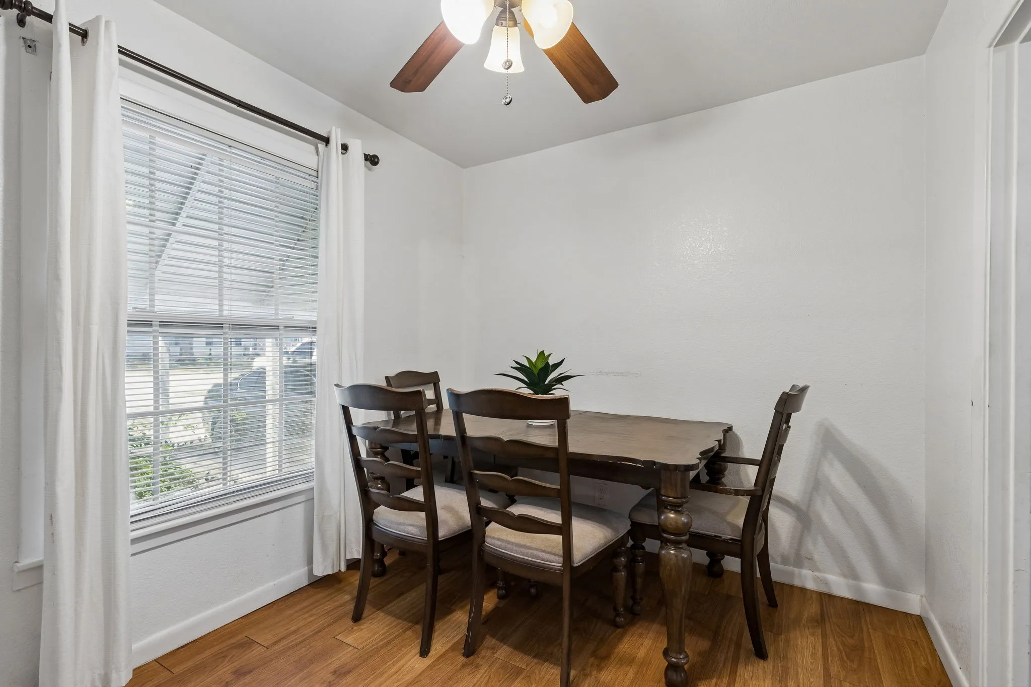 Single Family Residence For Sale in Tarrant County , 3504 Katrine Street, Haltom City, Texas 76117, 3 Bedroom, 1 Bathroom, 1 Garage spaces, 1,181 Sqft, built in 1952, mls#21361911, Real Estate Agent in Haltom City, Homes For Sale in Tarrant county, Homes For Sale in Haltom City, Realtor in Haltom City Texas, Real Estate Brokerage Independent Realty Texas, Luminita Cordes Realtor
