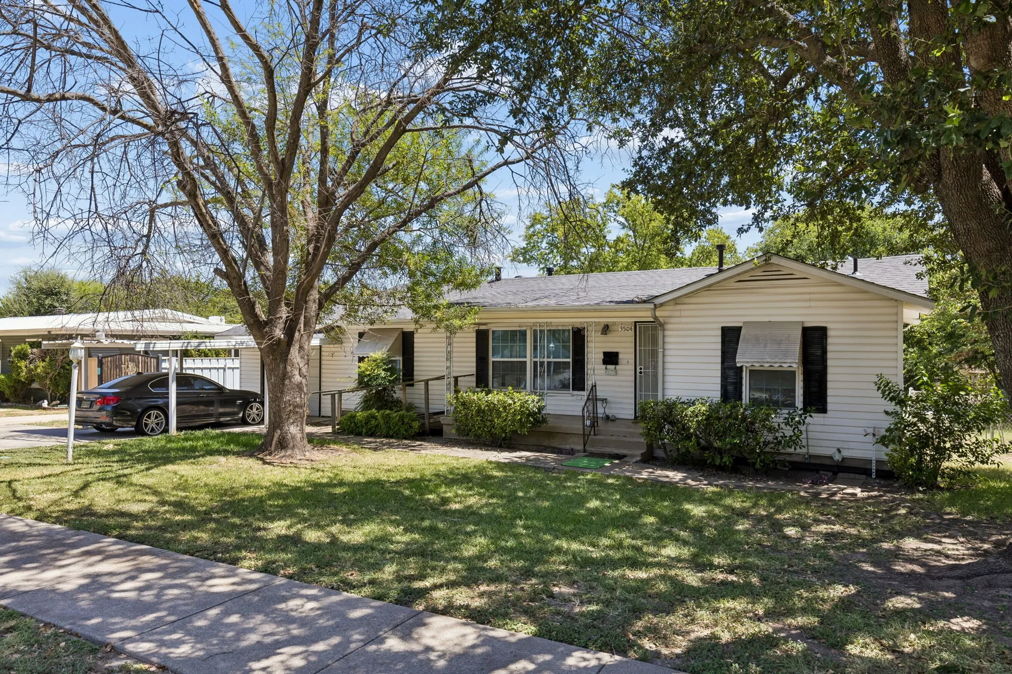 Single Family Residence For Sale in Tarrant County , 3504 Katrine Street, Haltom City, Texas 76117, 3 Bedroom, 1 Bathroom, 1 Garage spaces, 1,181 Sqft, built in 1952, mls#21361911, Real Estate Agent in Haltom City, Homes For Sale in Tarrant county, Homes For Sale in Haltom City, Realtor in Haltom City Texas, Real Estate Brokerage Independent Realty Texas, Luminita Cordes Realtor