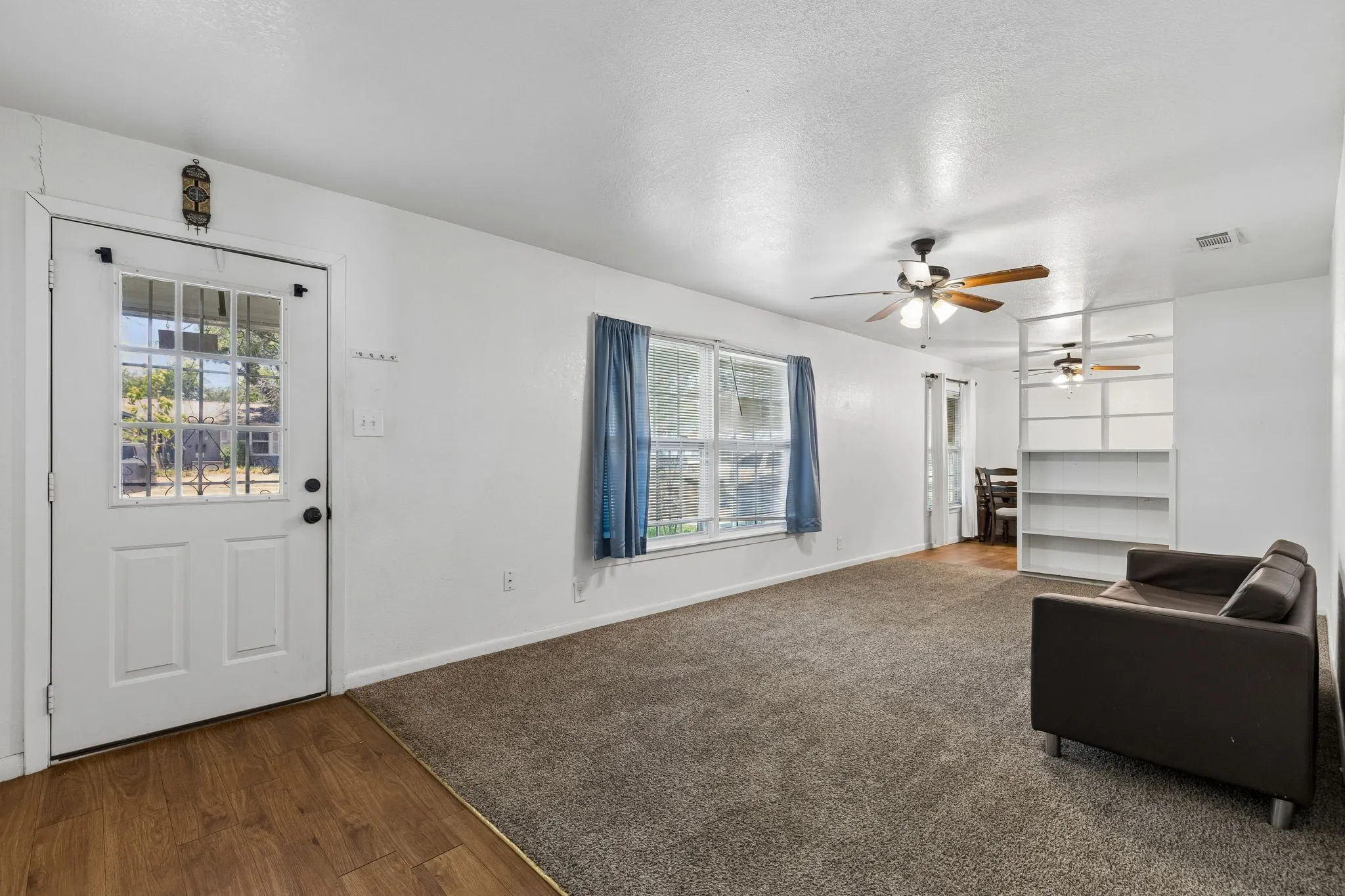 Single Family Residence For Sale in Tarrant County , 3504 Katrine Street, Haltom City, Texas 76117, 3 Bedroom, 1 Bathroom, 1 Garage spaces, 1,181 Sqft, built in 1952, mls#21361911, Real Estate Agent in Haltom City, Homes For Sale in Tarrant county, Homes For Sale in Haltom City, Realtor in Haltom City Texas, Real Estate Brokerage Independent Realty Texas, Luminita Cordes Realtor
