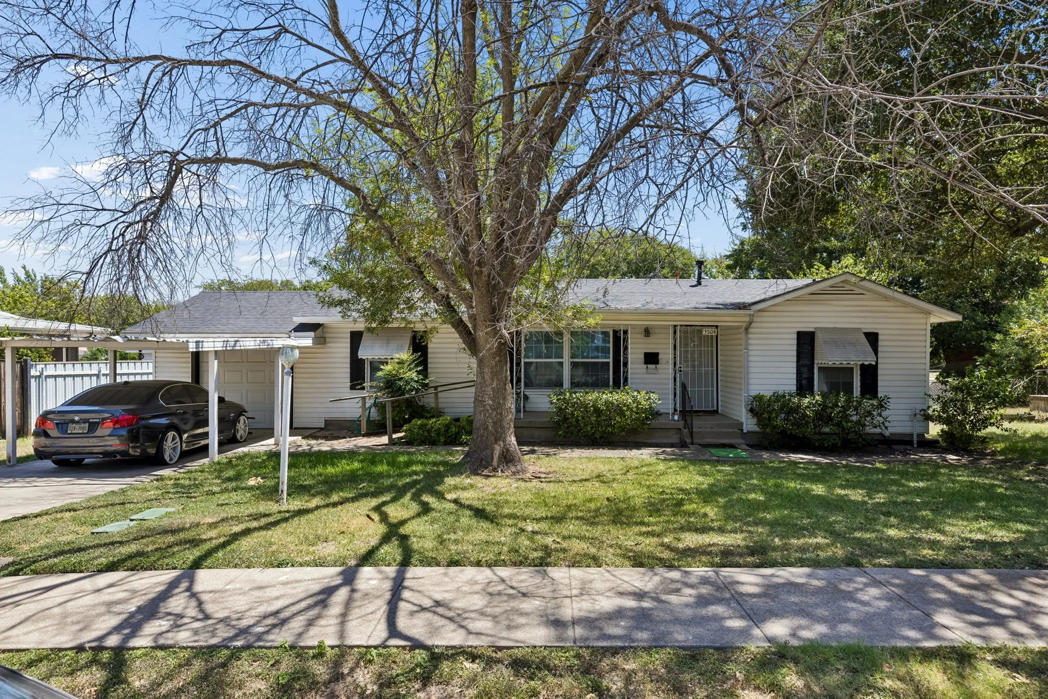Single Family Residence For Sale in Tarrant County , 3504 Katrine Street, Haltom City, Texas 76117, 3 Bedroom, 1 Bathroom, 1 Garage spaces, 1,181 Sqft, built in 1952, mls#21361911, Real Estate Agent in Haltom City, Homes For Sale in Tarrant county, Homes For Sale in Haltom City, Realtor in Haltom City Texas, Real Estate Brokerage Independent Realty Texas, Luminita Cordes Realtor