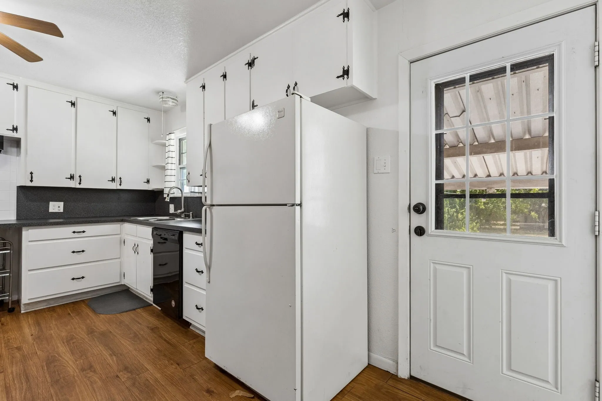 Single Family Residence For Sale in Tarrant County , 3504 Katrine Street, Haltom City, Texas 76117, 3 Bedroom, 1 Bathroom, 1 Garage spaces, 1,181 Sqft, built in 1952, mls#21361911, Real Estate Agent in Haltom City, Homes For Sale in Tarrant county, Homes For Sale in Haltom City, Realtor in Haltom City Texas, Real Estate Brokerage Independent Realty Texas, Luminita Cordes Realtor