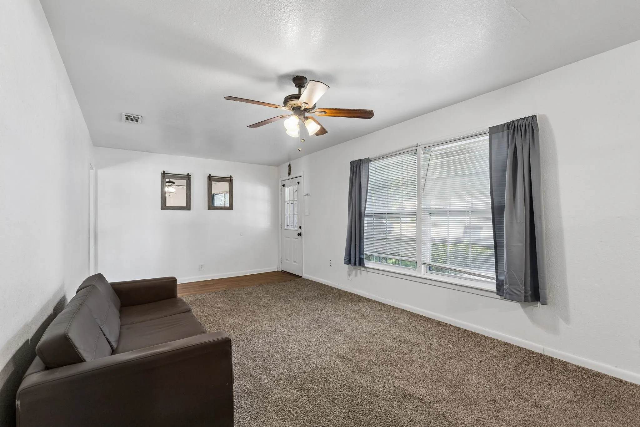 Single Family Residence For Sale in Tarrant County , 3504 Katrine Street, Haltom City, Texas 76117, 3 Bedroom, 1 Bathroom, 1 Garage spaces, 1,181 Sqft, built in 1952, mls#21361911, Real Estate Agent in Haltom City, Homes For Sale in Tarrant county, Homes For Sale in Haltom City, Realtor in Haltom City Texas, Real Estate Brokerage Independent Realty Texas, Luminita Cordes Realtor