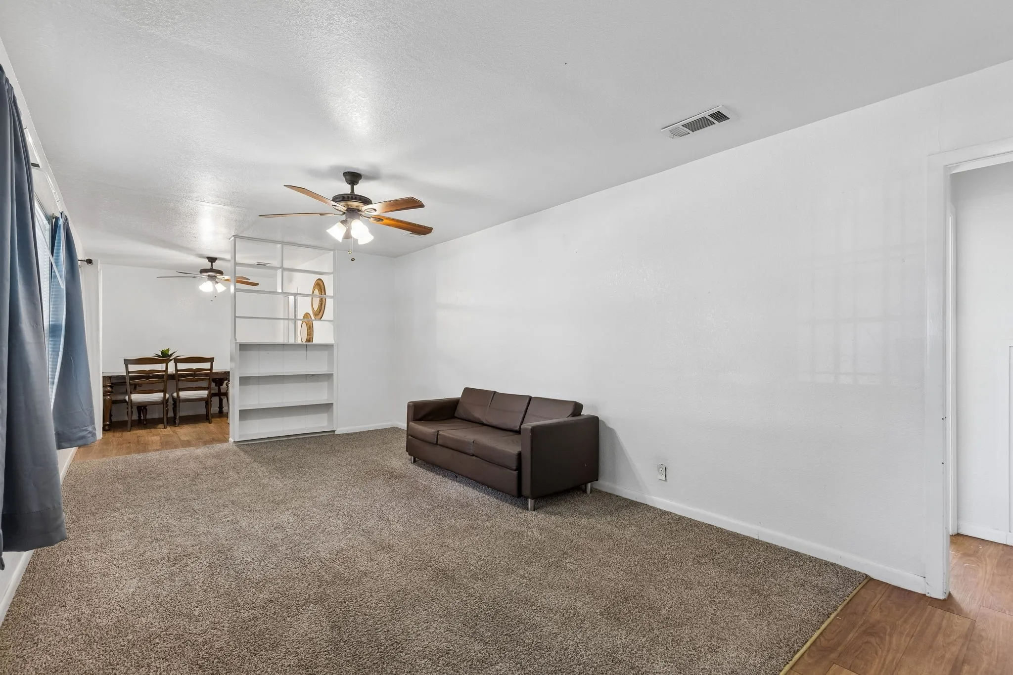 Single Family Residence For Sale in Tarrant County , 3504 Katrine Street, Haltom City, Texas 76117, 3 Bedroom, 1 Bathroom, 1 Garage spaces, 1,181 Sqft, built in 1952, mls#21361911, Real Estate Agent in Haltom City, Homes For Sale in Tarrant county, Homes For Sale in Haltom City, Realtor in Haltom City Texas, Real Estate Brokerage Independent Realty Texas, Luminita Cordes Realtor