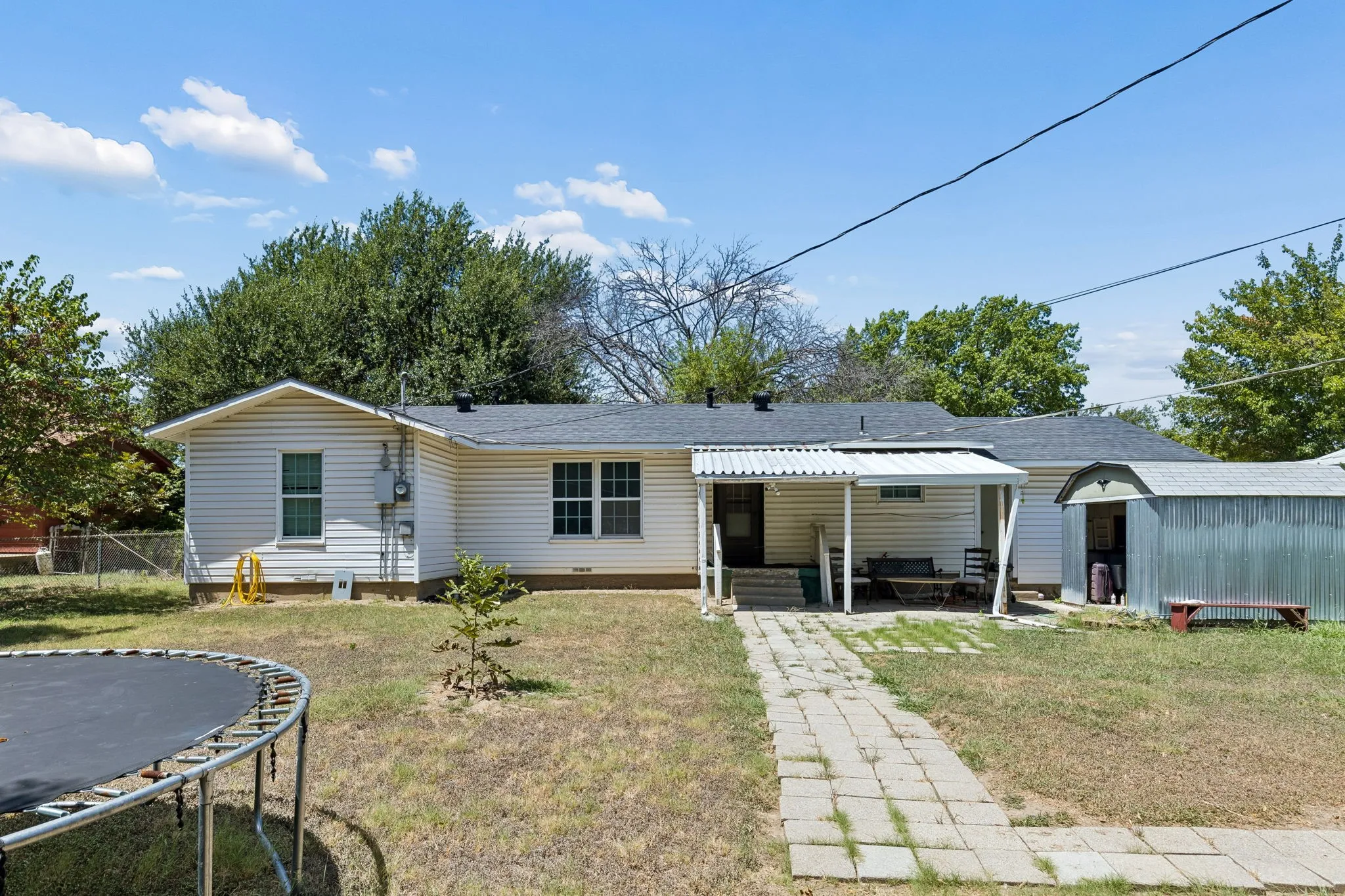 Single Family Residence For Sale in Tarrant County , 3504 Katrine Street, Haltom City, Texas 76117, 3 Bedroom, 1 Bathroom, 1 Garage spaces, 1,181 Sqft, built in 1952, mls#21361911, Real Estate Agent in Haltom City, Homes For Sale in Tarrant county, Homes For Sale in Haltom City, Realtor in Haltom City Texas, Real Estate Brokerage Independent Realty Texas, Luminita Cordes Realtor