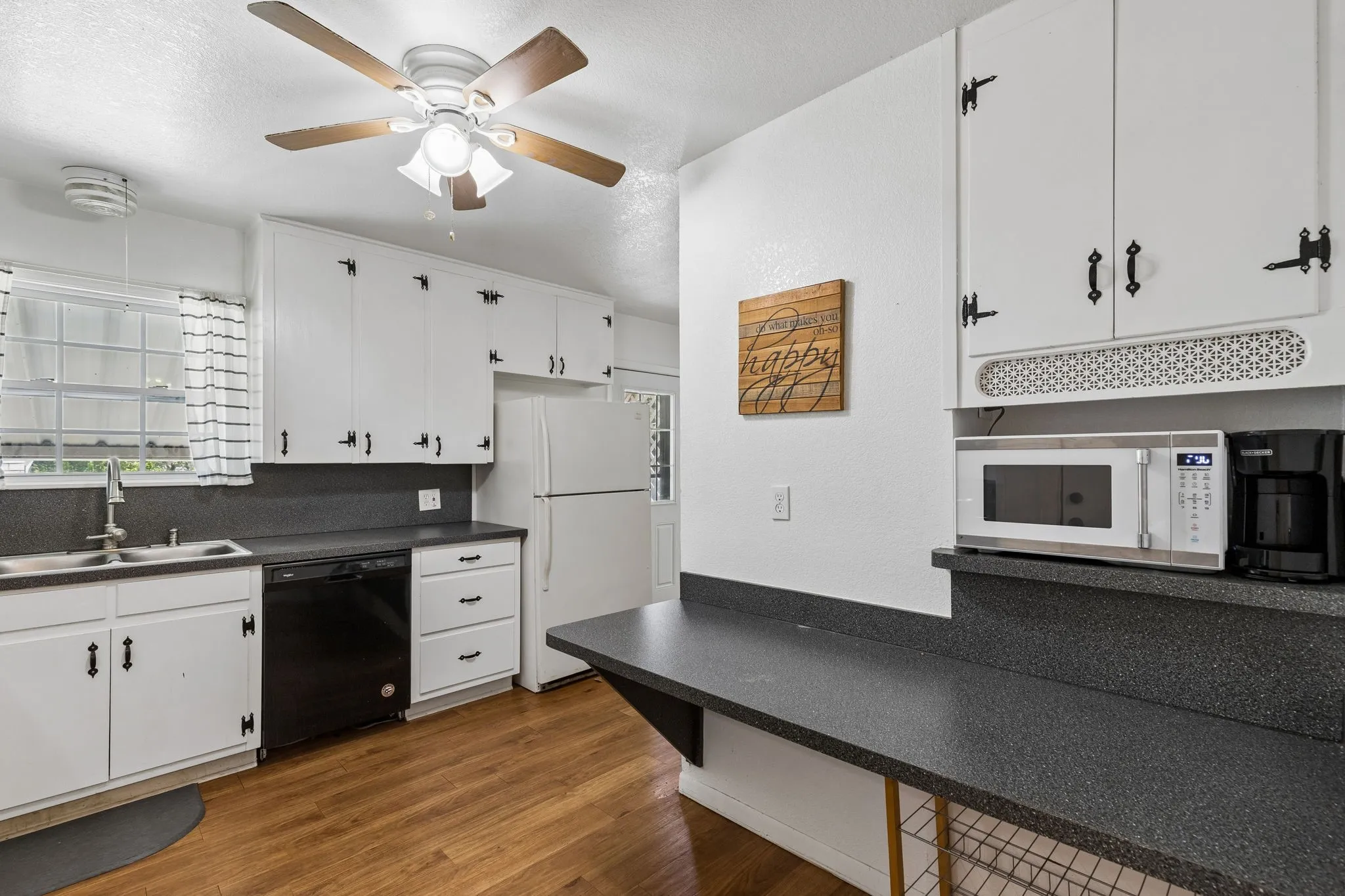 Single Family Residence For Sale in Tarrant County , 3504 Katrine Street, Haltom City, Texas 76117, 3 Bedroom, 1 Bathroom, 1 Garage spaces, 1,181 Sqft, built in 1952, mls#21361911, Real Estate Agent in Haltom City, Homes For Sale in Tarrant county, Homes For Sale in Haltom City, Realtor in Haltom City Texas, Real Estate Brokerage Independent Realty Texas, Luminita Cordes Realtor