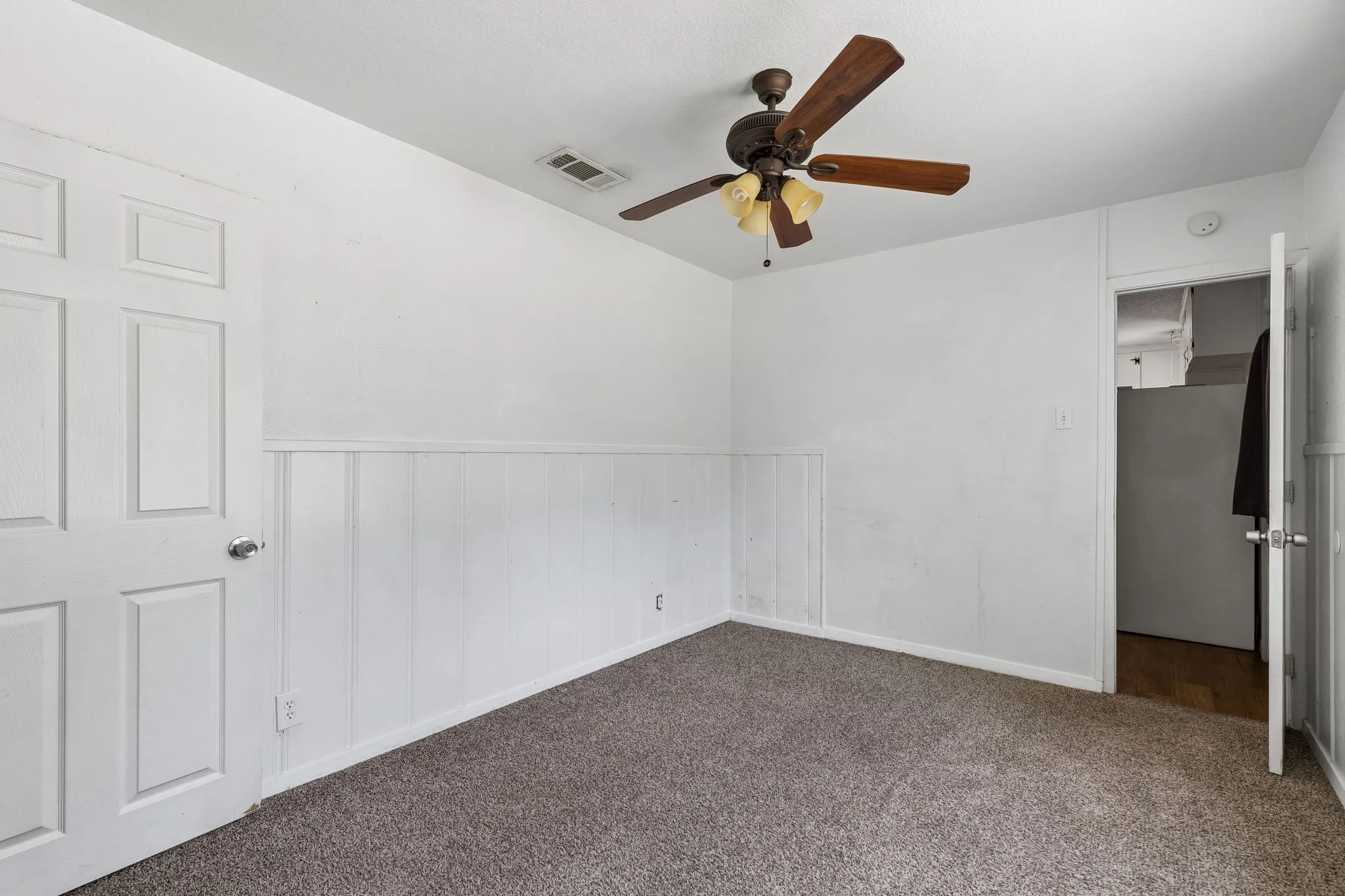 Single Family Residence For Sale in Tarrant County , 3504 Katrine Street, Haltom City, Texas 76117, 3 Bedroom, 1 Bathroom, 1 Garage spaces, 1,181 Sqft, built in 1952, mls#21361911, Real Estate Agent in Haltom City, Homes For Sale in Tarrant county, Homes For Sale in Haltom City, Realtor in Haltom City Texas, Real Estate Brokerage Independent Realty Texas, Luminita Cordes Realtor